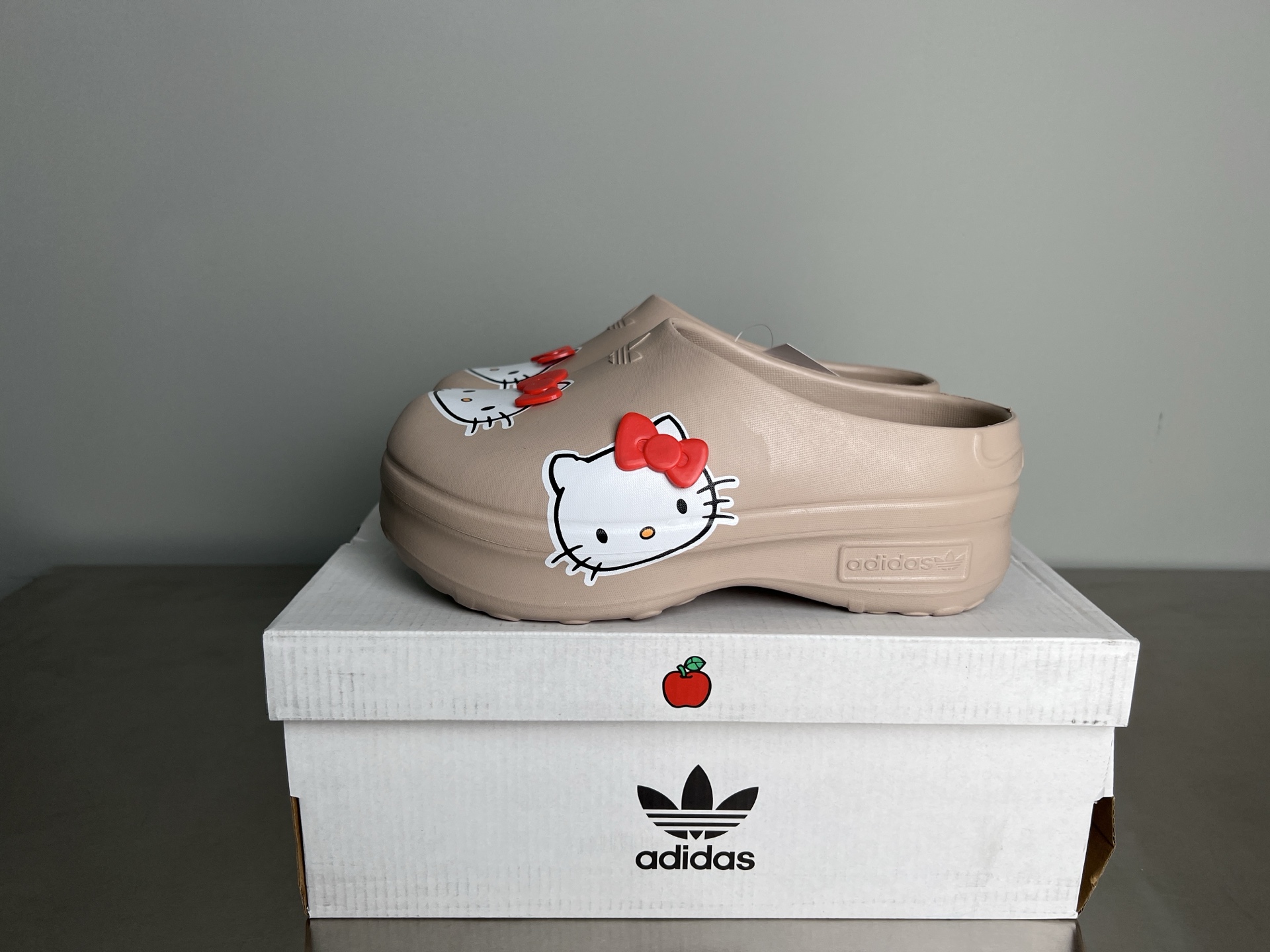 NO:280679,Hello Kitty x adidas originals AdiFOM Stan Smith Mule Size 36 36.5 37 38.5 39 40 40.5 41 42 42.5 43 44 44.5 45,,adidas19860909Hello Kitty/凯蒂猫 x adidas originals AdiFOM Stan Smith Mule 尺码36 36.5 37 38.5 39 40 40.5 41 42 42.5 43 44 44.5 45,,adidas,Men's shoes