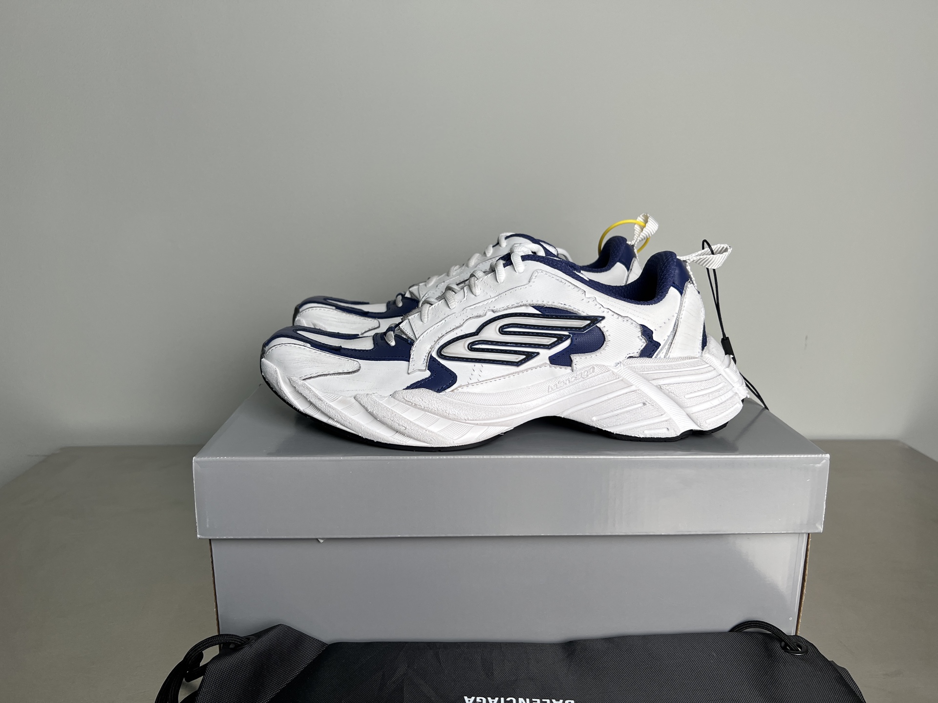 NO:280683,Balenciaga 16XL round head lace low top dad shoes Size 35-46 (a size larger),,balenciaga,balenciaga19860909Balenciaga巴黎世家 16XL 圆头系带 低帮 老爹鞋 尺码35-46（偏大一码）,,balenciaga,balenciaga,Men's shoes