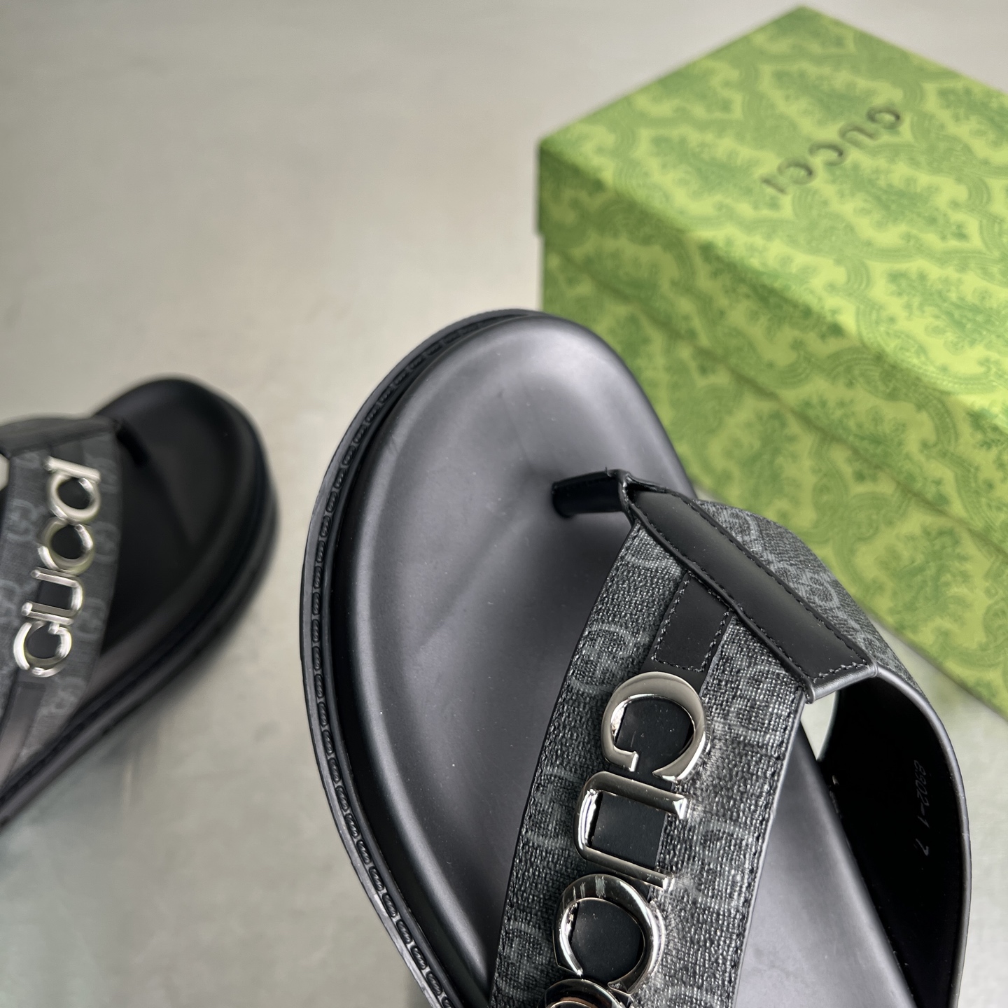 Gucci Men's Double G Embossed Thong Sandals - Black with Iconic Design 6 i1745357315018 1027 0 4
