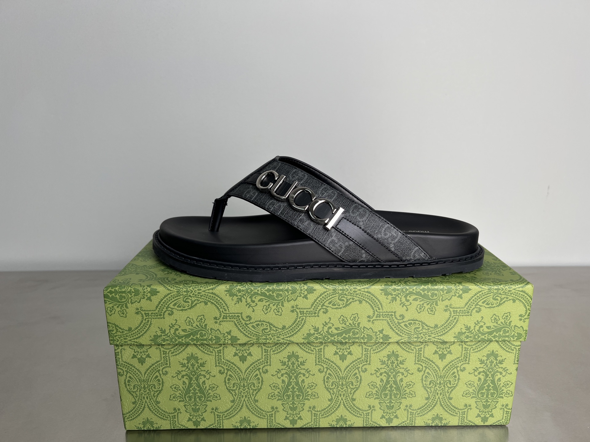 Gucci Men's Double G Embossed Thong Sandals - Black with Iconic Design 2 i1745357315042 8768 0 0