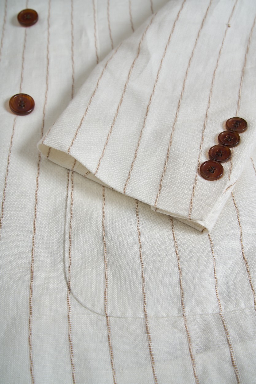 Elegant Stripes Suit with Fine Craftsmanship and Quality Details - 图片 7