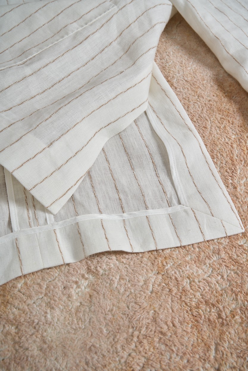 Elegant Stripes Suit with Fine Craftsmanship and Quality Details - 图片 9