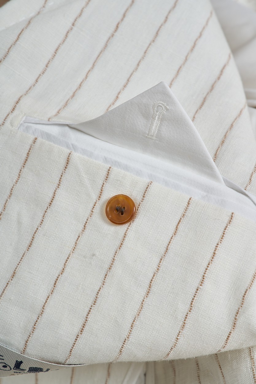 Elegant Stripes Suit with Fine Craftsmanship and Quality Details - 图片 4