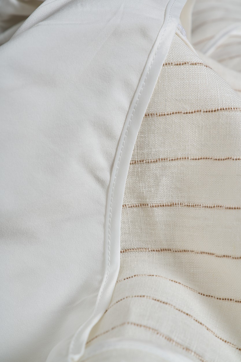 Elegant Stripes Suit with Fine Craftsmanship and Quality Details - 图片 8