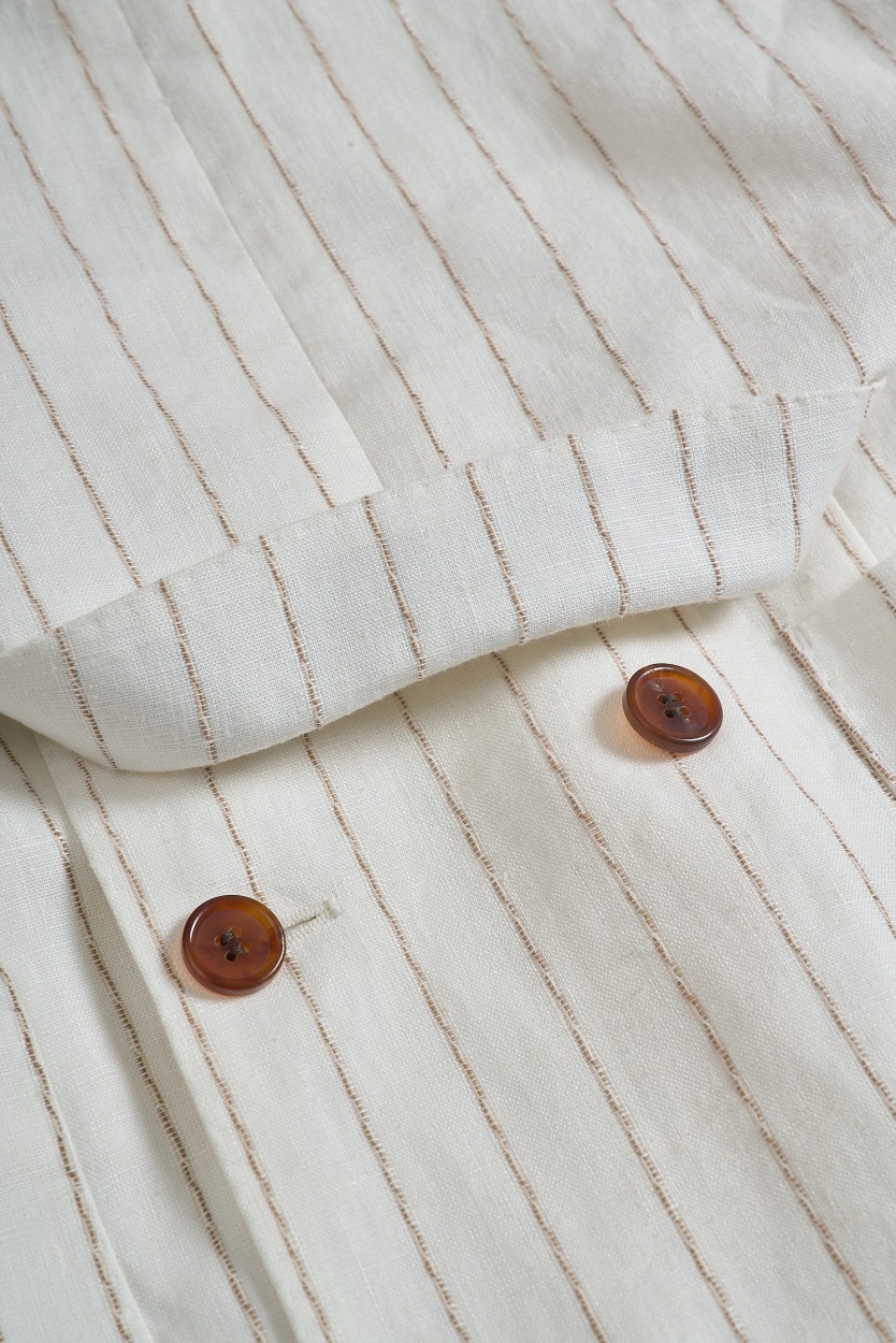 Elegant Stripes Suit with Fine Craftsmanship and Quality Details - 图片 6