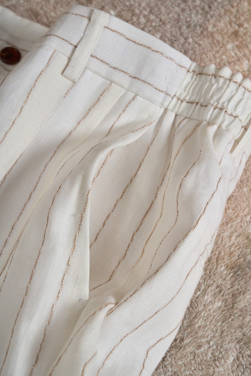 Elegant Striped Suit with Fine Craftsmanship and Durability in Mind - 图片 4