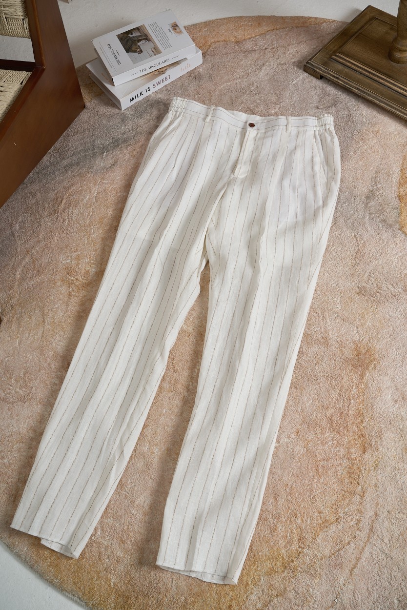 Elegant Striped Suit with Fine Craftsmanship and Durability in Mind - 图片 1
