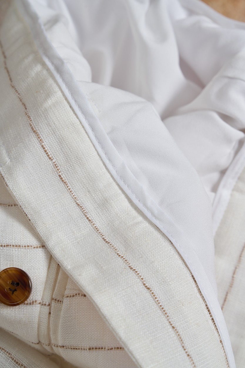 Elegant Striped Suit with Fine Craftsmanship and Durability in Mind - 图片 8