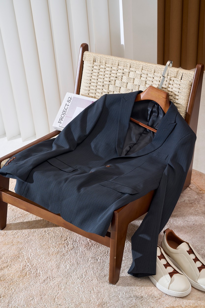 Bubble Veil Textured Business Suit with Horn Buttons: Fashionable and Practical Choice