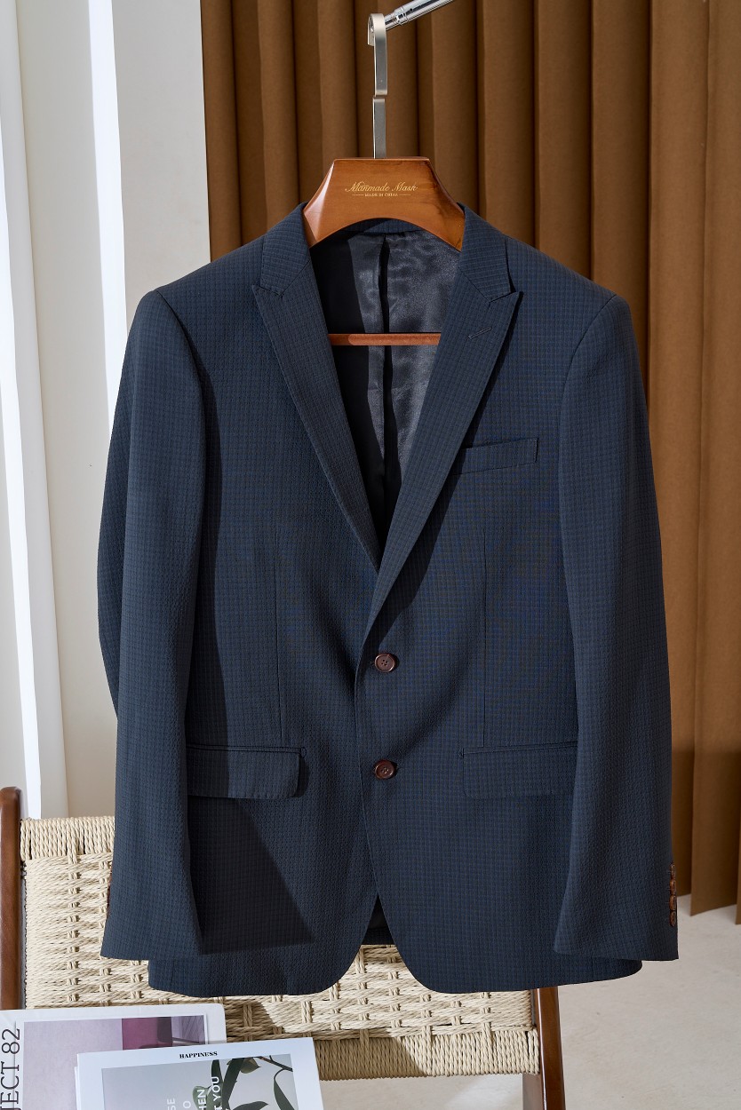 Bubble Veil Business Suit with Horn Buttons: Fashionable and Practical Choice for Summer