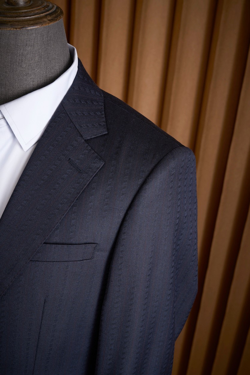 Luxurious HM Suit in Salsine and Wool Fabric, Perfect for Formal Occasions - 图片 3