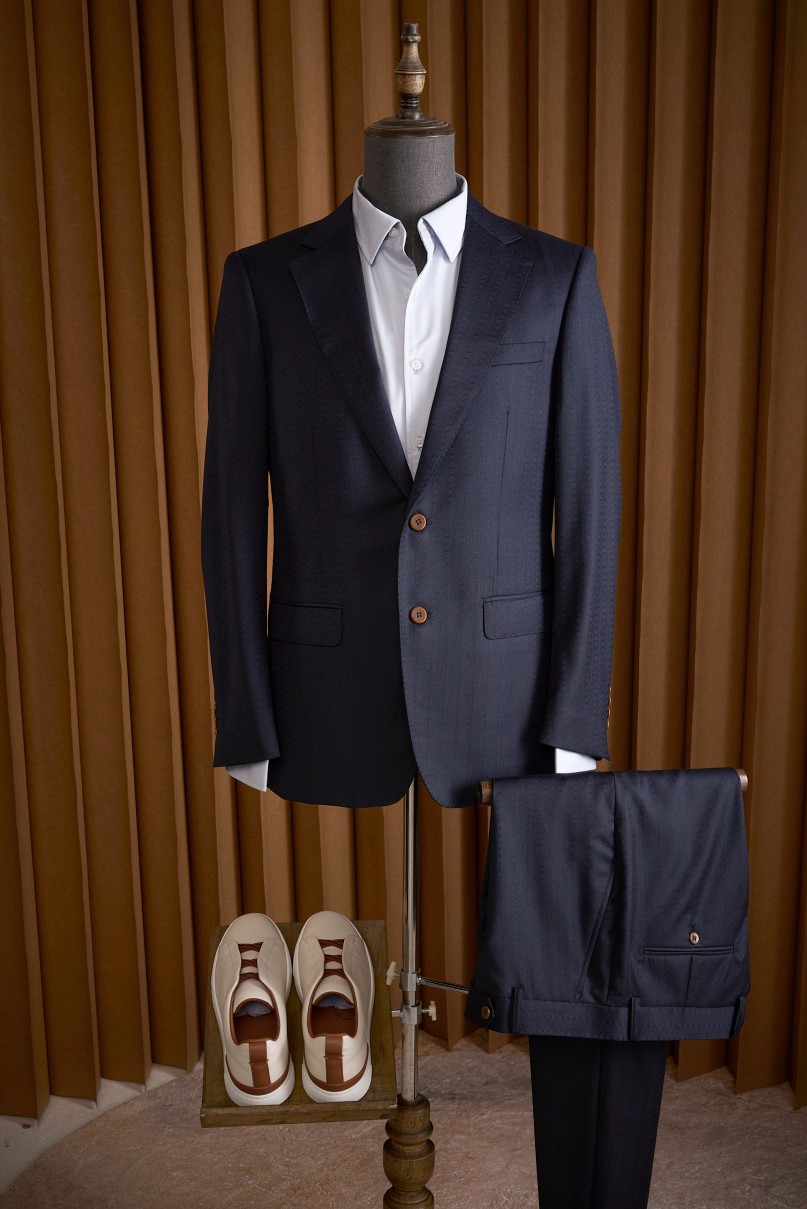HM Suit: Salsine and Wool Blend, Elegant Design, Perfect Fit for Formal Wear - 图片 1
