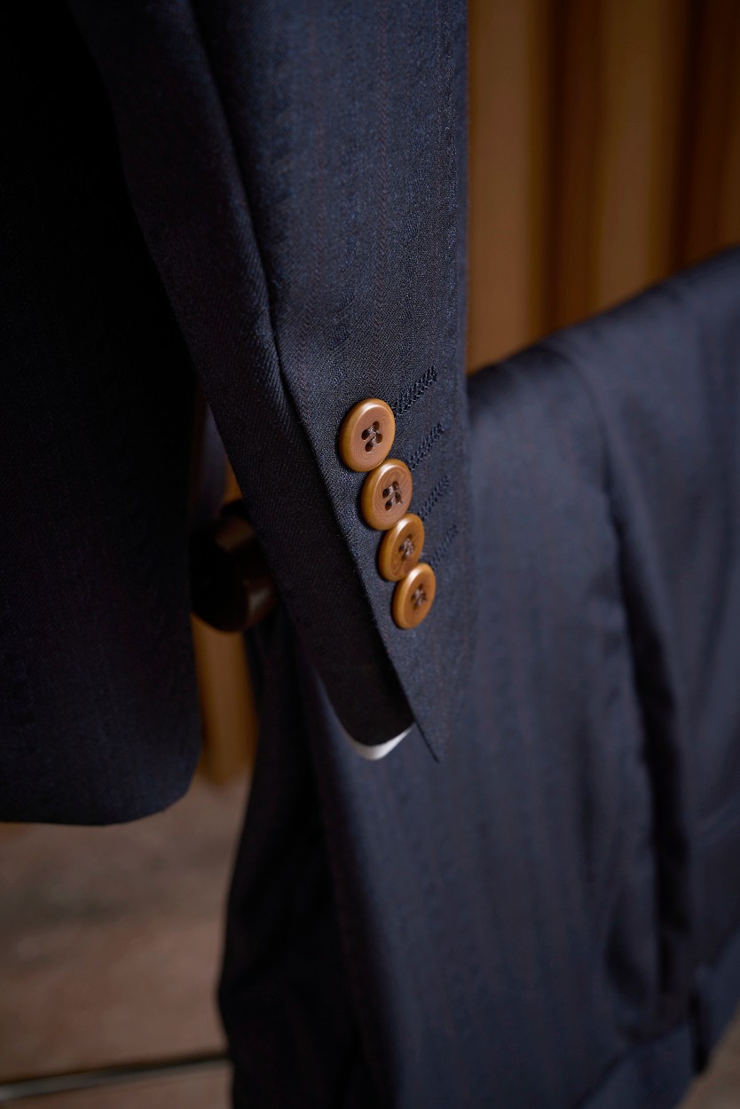 Luxurious HM Suit in Salsine and Wool Fabric, Perfect for Formal Occasions - 图片 6
