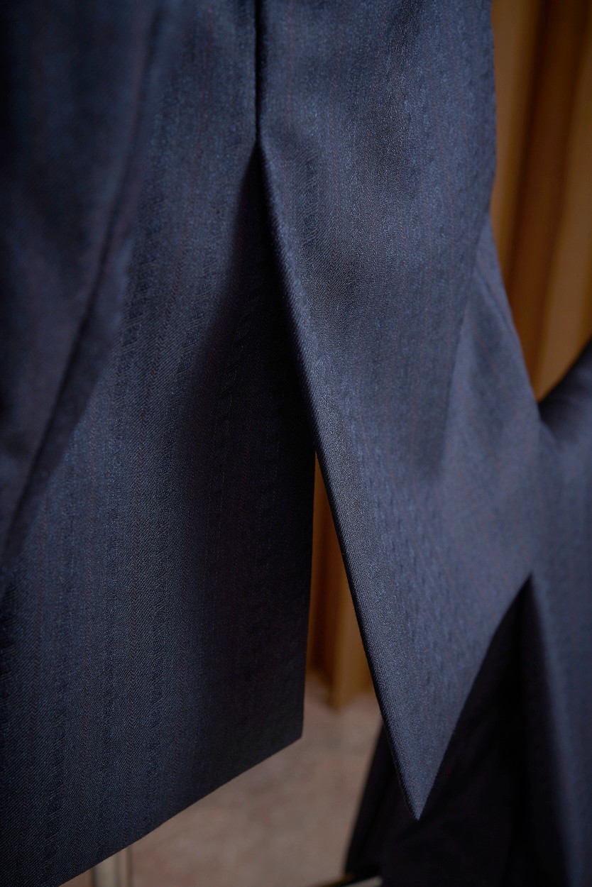 Luxurious HM Suit in Salsine and Wool Fabric, Perfect for Formal Occasions - 图片 9