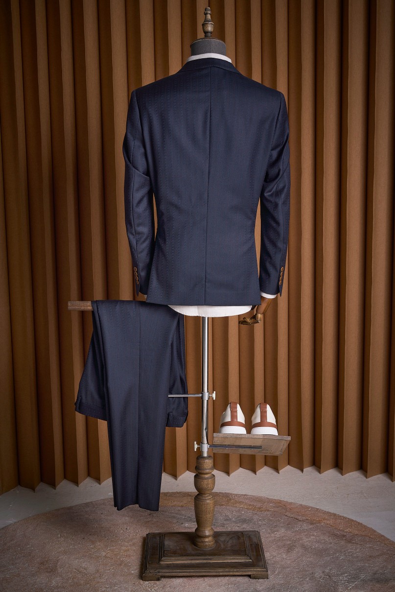 Luxurious HM Suit in Salsine and Wool Fabric, Perfect for Formal Occasions - 图片 2