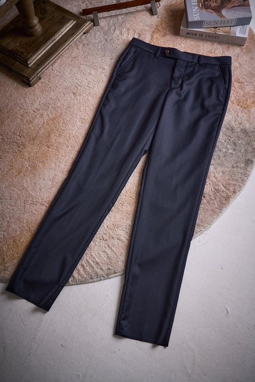 Luxurious Suit Integrating Salsine and Wool Fabric for Exceptional Style - 图片 1