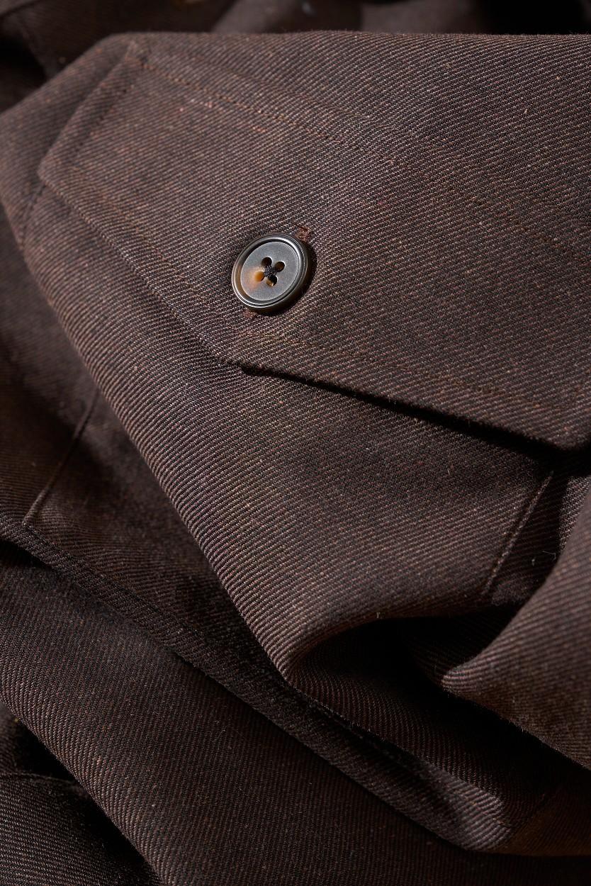 法式复古姜阿美咔叽猎装衬衫式外套lP🆕猎装外套深棕色调，更显硬朗气质。特点：这款外套属于法式多口袋工装夹