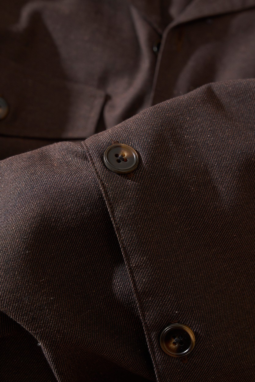 法式复古姜阿美咔叽猎装衬衫式外套lP🆕猎装外套深棕色调，更显硬朗气质。特点：这款外套属于法式多口袋工装夹