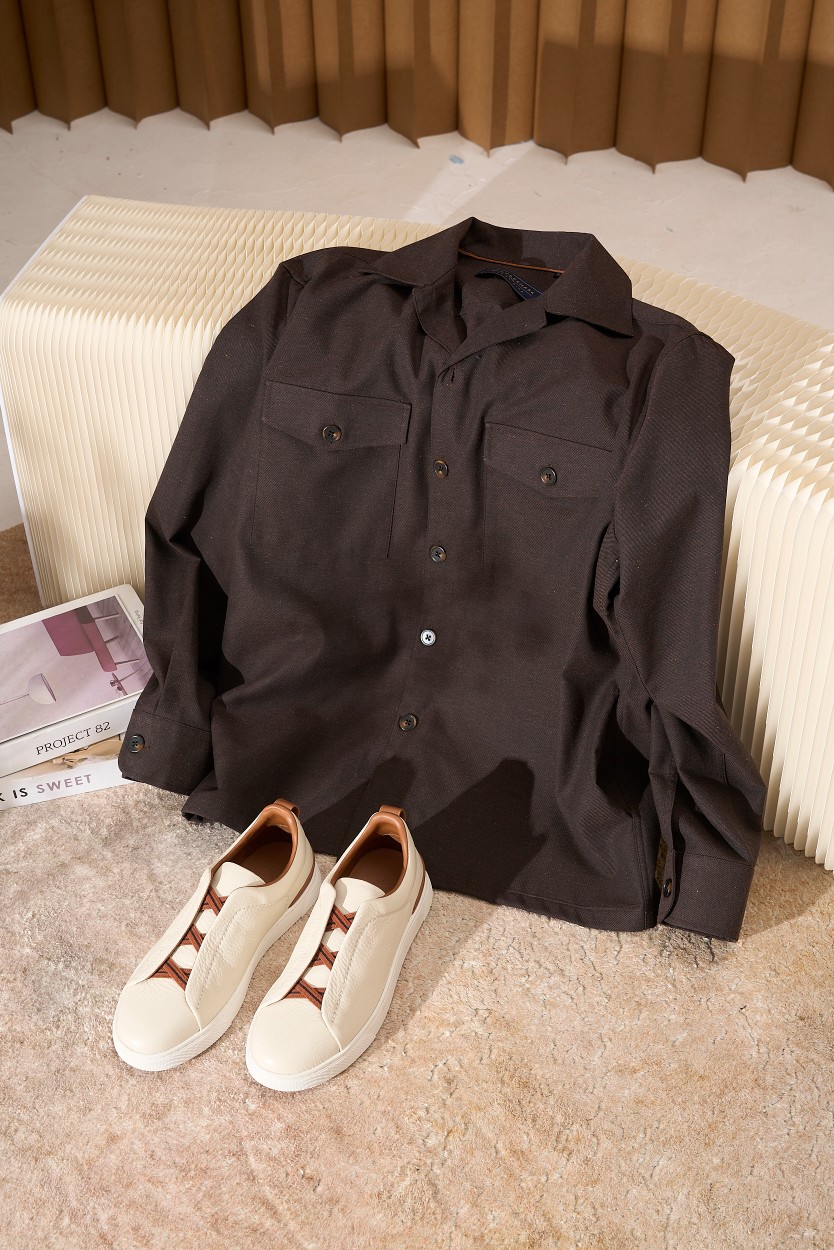 法式复古姜阿美咔叽猎装衬衫式外套lP🆕猎装外套深棕色调，更显硬朗气质。特点：这款外套属于法式多口袋工装夹