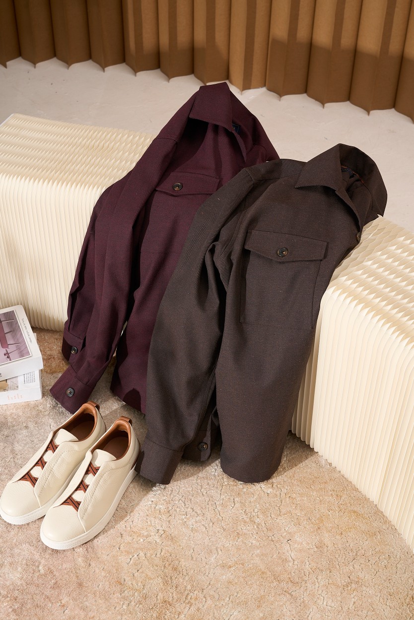 法式复古姜阿美咔叽猎装衬衫式外套lP🆕猎装外套深棕色调，更显硬朗气质。特点：这款外套属于法式多口袋工装夹
