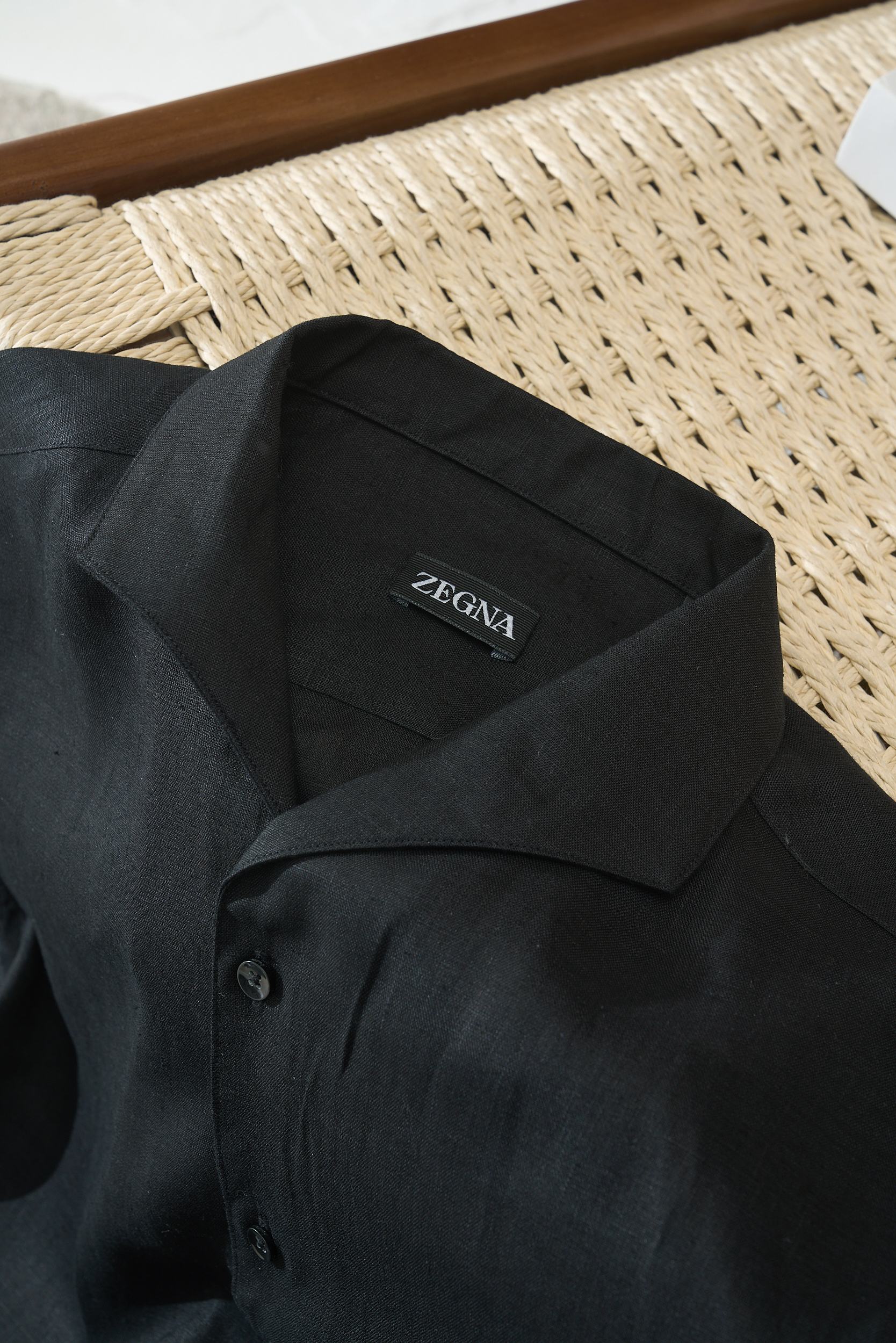 【“一件会呼吸的衬衫—以天然亚麻为肌底，从商务到休闲，赋予全天候舒适与品位。】环保染色工艺，减少化学残留