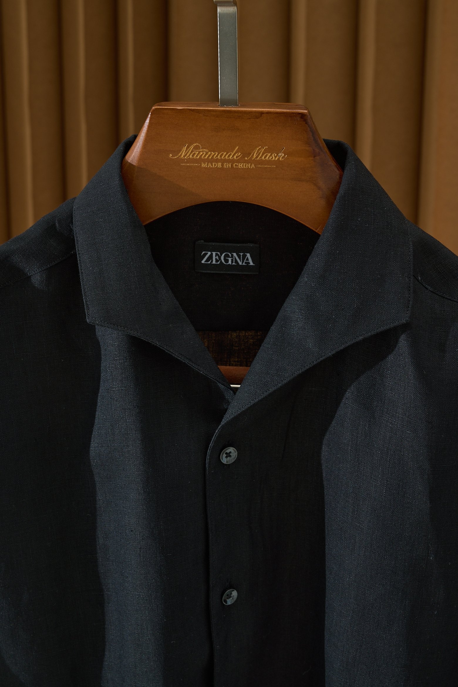 【“一件会呼吸的衬衫—以天然亚麻为肌底，从商务到休闲，赋予全天候舒适与品位。】环保染色工艺，减少化学残留