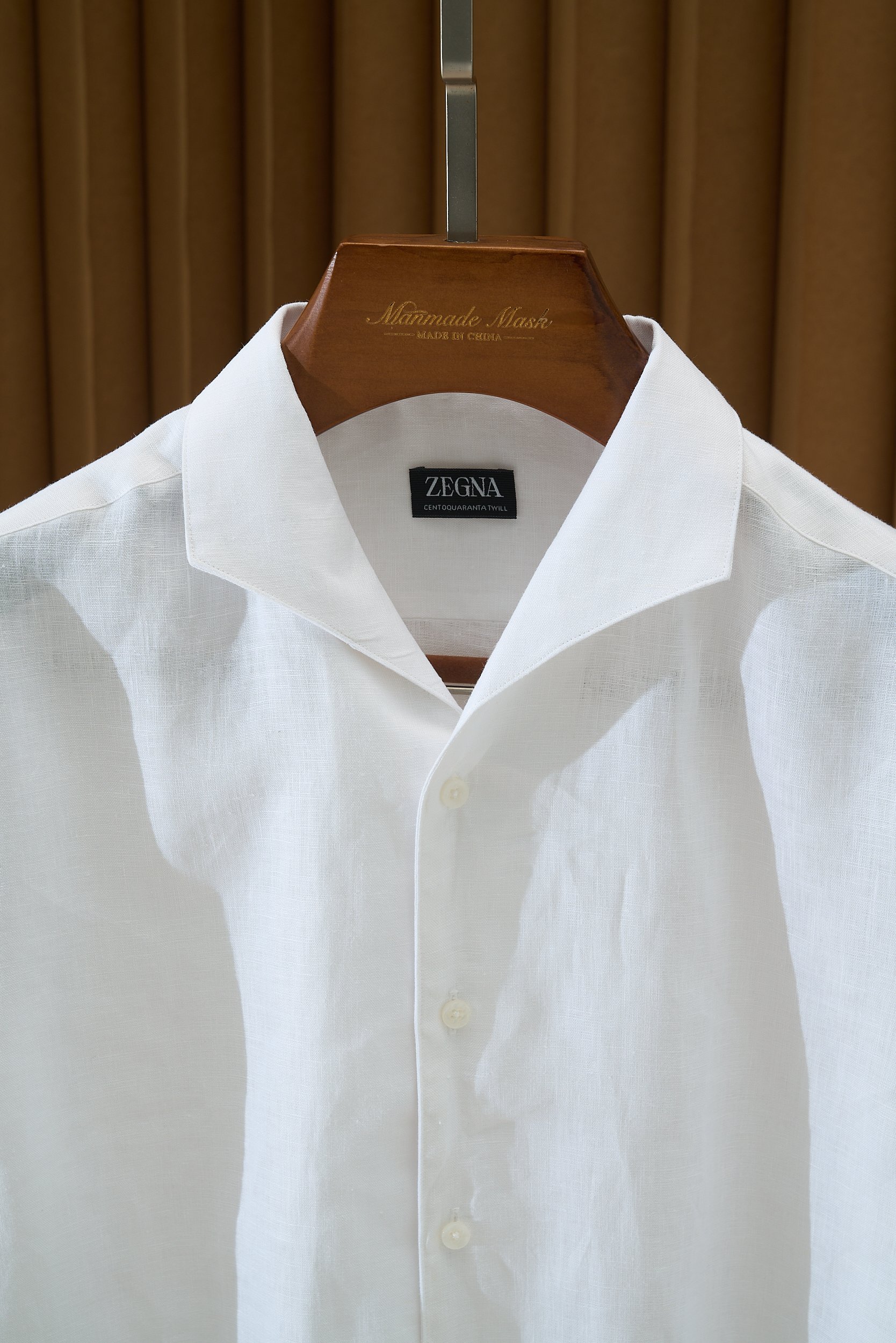 【“一件会呼吸的衬衫—以天然亚麻为肌底，从商务到休闲，赋予全天候舒适与品位。】环保染色工艺，减少化学残留