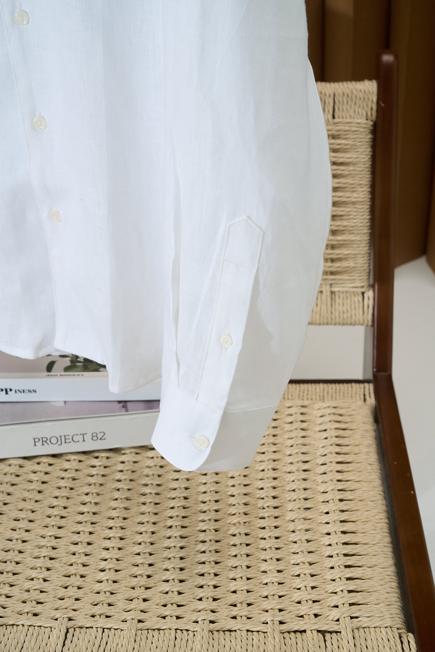 【“一件会呼吸的衬衫—以天然亚麻为肌底，从商务到休闲，赋予全天候舒适与品位。】环保染色工艺，减少化学残留