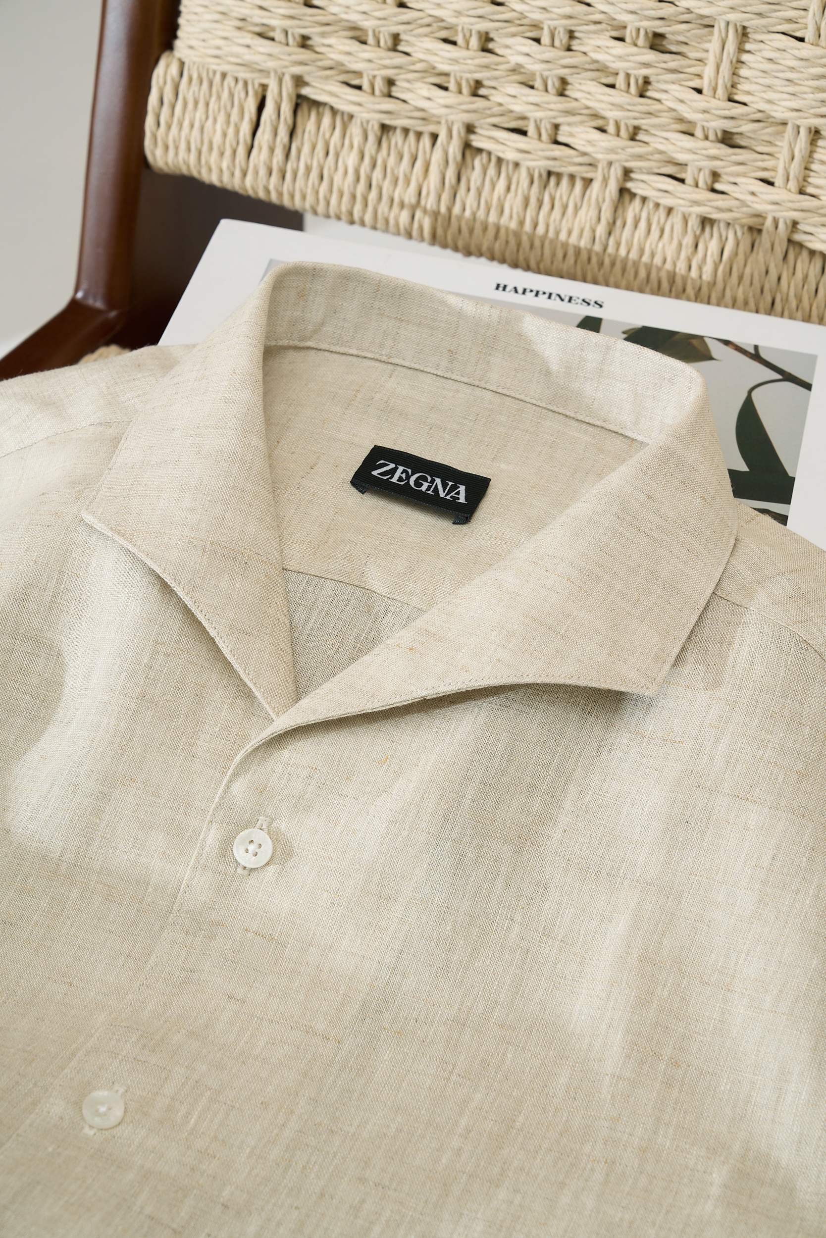 【“一件会呼吸的衬衫—以天然亚麻为肌底，从商务到休闲，赋予全天候舒适与品位。】环保染色工艺，减少化学残留