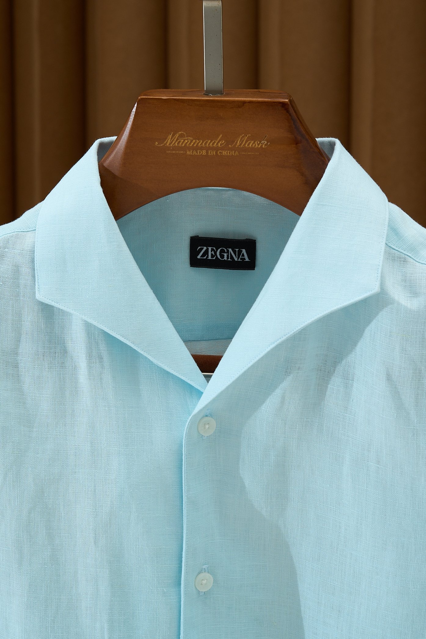 【“一件会呼吸的衬衫—以天然亚麻为肌底，从商务到休闲，赋予全天候舒适与品位。】环保染色工艺，减少化学残留