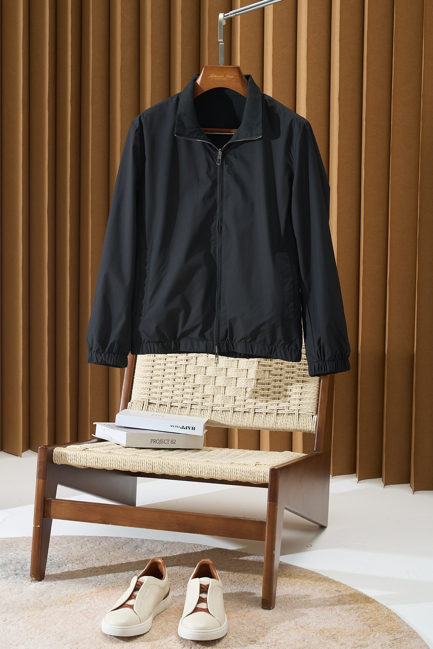 NO:498043,Bomber Windmate Men's Double-sided Two-Weared Bomber Jacket Jacket】HY1260470 Waterproof and windproof treatment; Classic tailoring, suitable for sports, leisure and travel, is an ideal item for wardrobe. A reinterpretation of the classic bomber jacket with simple lines and suitable for wearing in all occasions. The iconic Wind microfiber blends into elastic design, making it more comfortable to wear, lightweight to touch, strong and durable, and easy to travel. The Storm System protective layer provides water and windproof performance. Stand collar, closed by full zipper, with open-slit pockets on both sides Elastic bottom and cuffs Fabric: polyester Lining: wool Size 48-56,, jackets & coats, jackets & coats, alexander wang19860909Bomber Windmate 男士双面两穿飞行员夹克外套】HY1260470防水防风处理;经典剪裁,适合营造运动、闲暇和旅行装扮,是衣橱的理想单品. 经典飞行员夹克的重新诠释,线条简洁,适合各种场合穿着.标志性Wind微纤维融入弹力设计,令穿着更加舒适,触感轻盈,结实耐用,便于出行.Storm System 防护层提供防泼水和防风性能. 立领,由全拉链闭合 两侧设有开缝口袋 松紧底部和袖口 面料:聚酯纤维 里料:羊毛 码数48-56,,jackets & coats,jackets & coats,alexander wang,Men's clothing