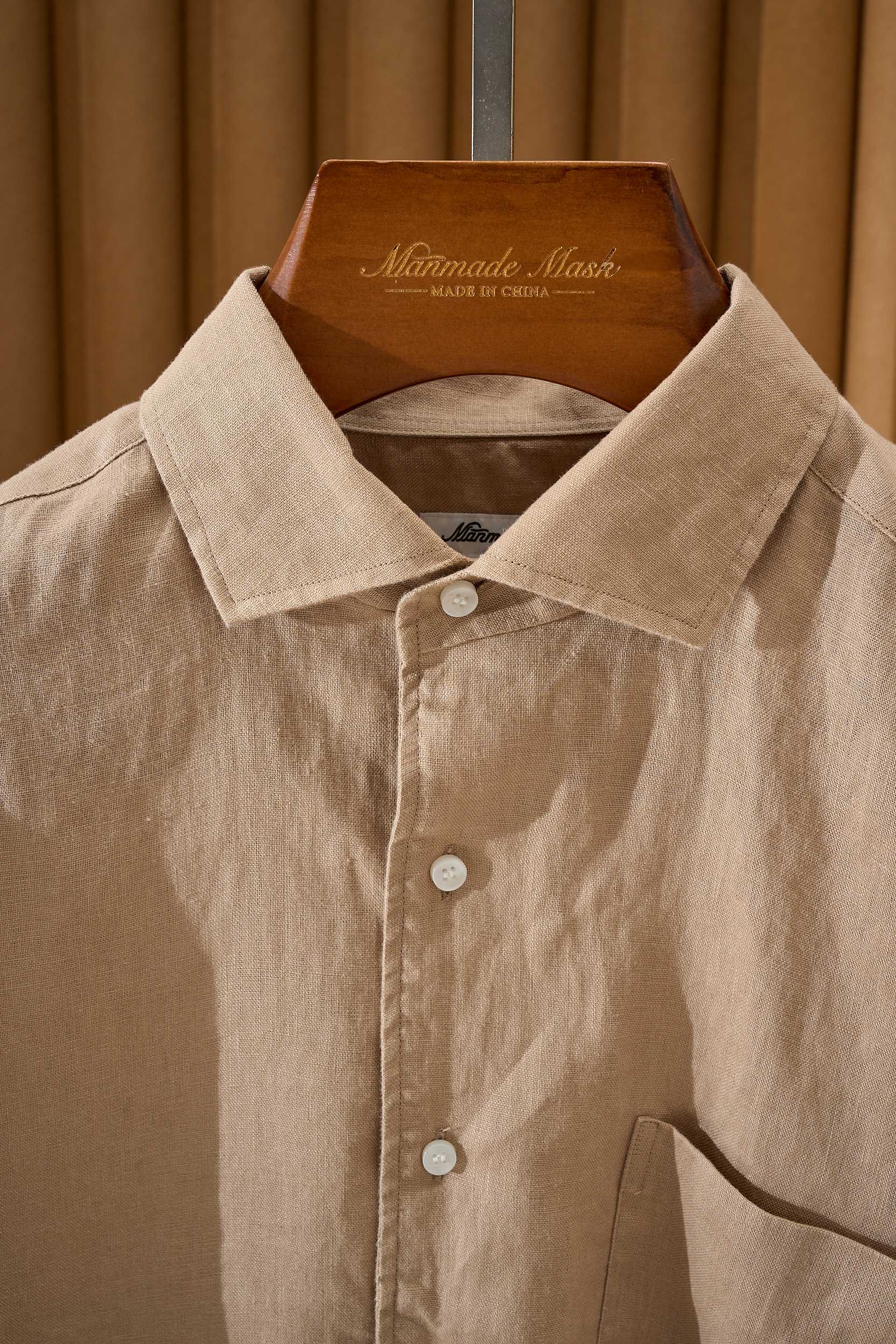 【拒绝平庸，个性剪裁，独领风骚一片领衬衫】采用个性剪裁，让你在人群中脱颖而出。它的设计不仅仅是衣物，更是