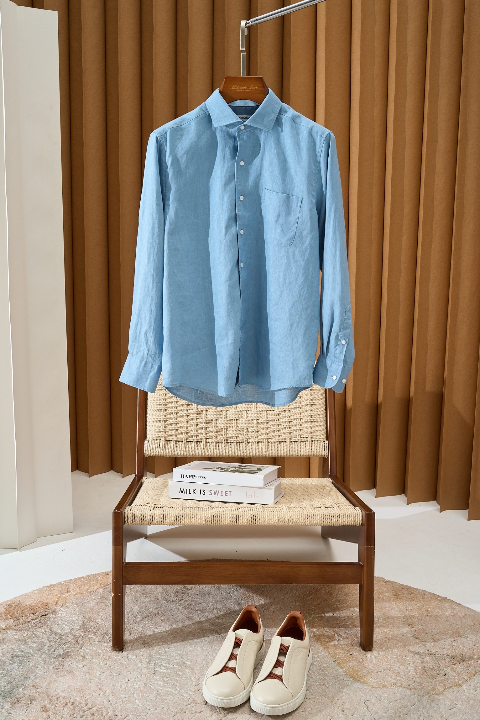 【拒绝平庸，个性剪裁，独领风骚一片领衬衫】采用个性剪裁，让你在人群中脱颖而出。它的设计不仅仅是衣物，更是