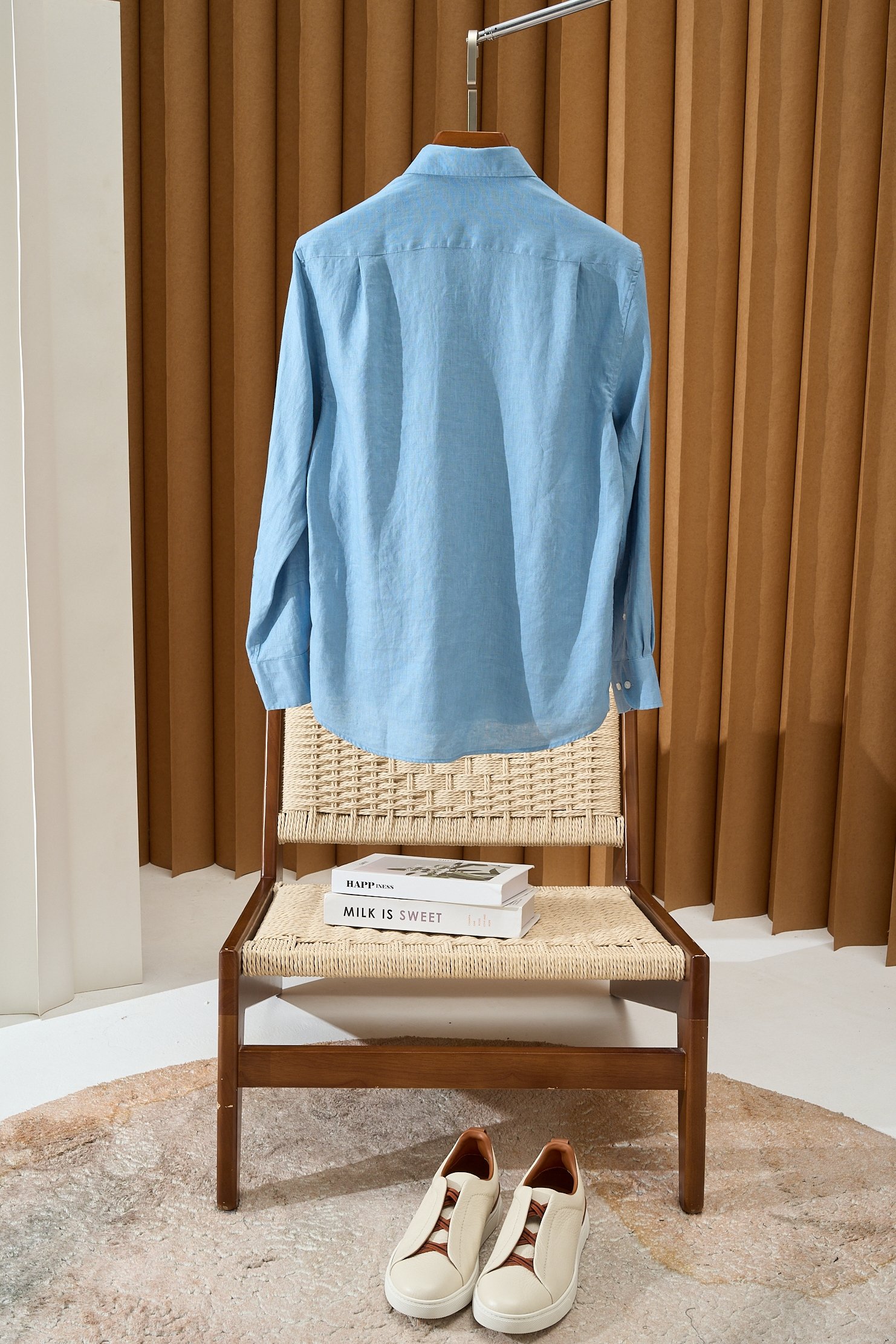 【拒绝平庸，个性剪裁，独领风骚一片领衬衫】采用个性剪裁，让你在人群中脱颖而出。它的设计不仅仅是衣物，更是