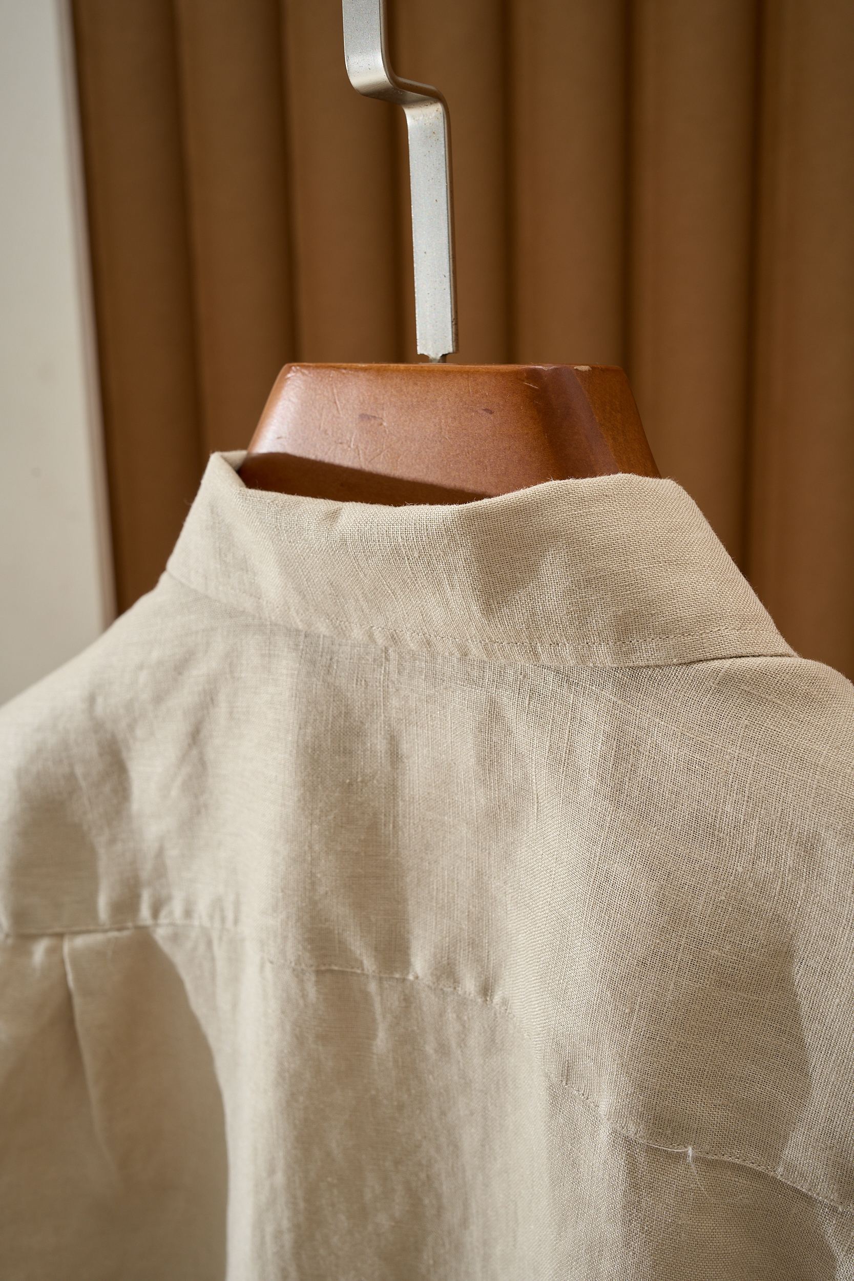 【拒绝平庸，个性剪裁，独领风骚一片领衬衫】采用个性剪裁，让你在人群中脱颖而出。它的设计不仅仅是衣物，更是