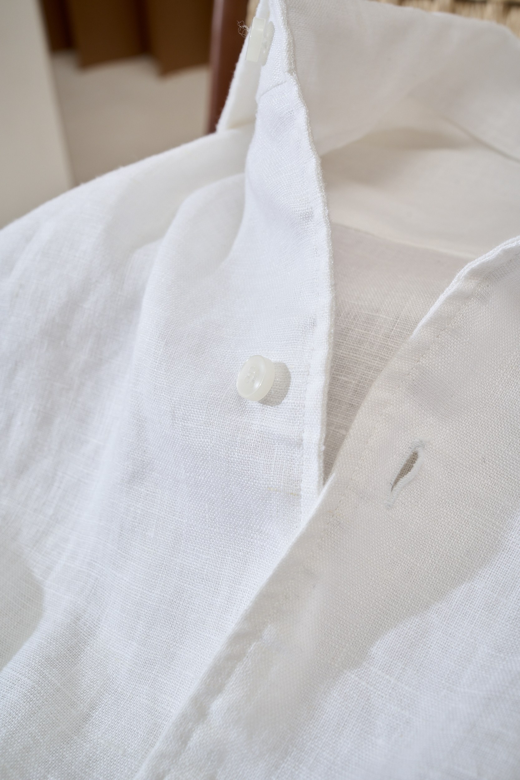 【拒绝平庸，个性剪裁，独领风骚一片领衬衫】采用个性剪裁，让你在人群中脱颖而出。它的设计不仅仅是衣物，更是