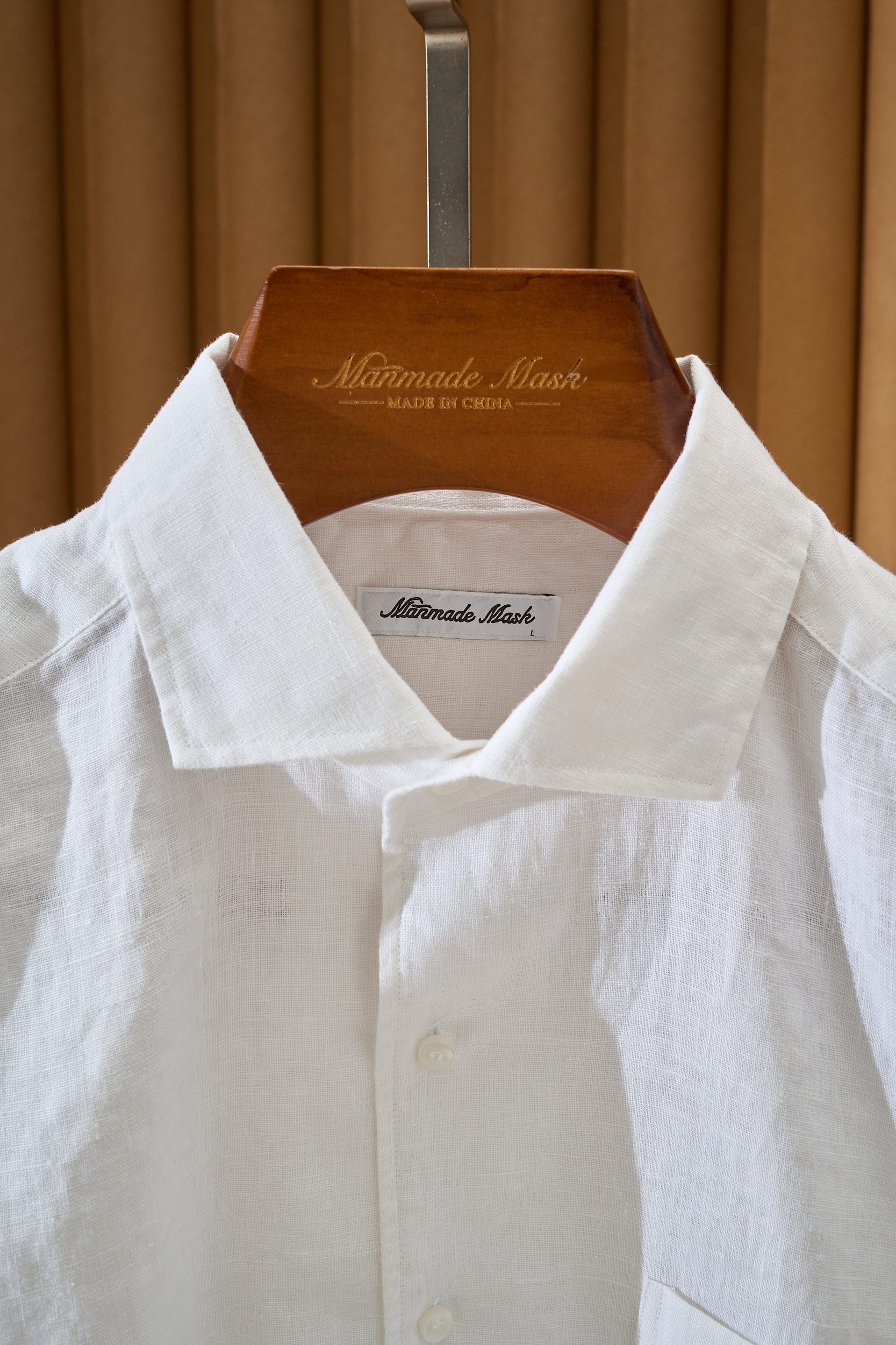 【拒绝平庸，个性剪裁，独领风骚一片领衬衫】采用个性剪裁，让你在人群中脱颖而出。它的设计不仅仅是衣物，更是