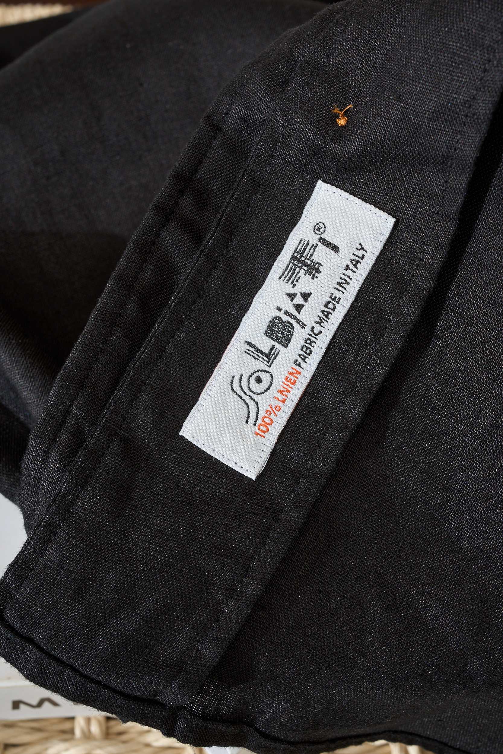 【拒绝平庸，个性剪裁，独领风骚一片领衬衫】采用个性剪裁，让你在人群中脱颖而出。它的设计不仅仅是衣物，更是