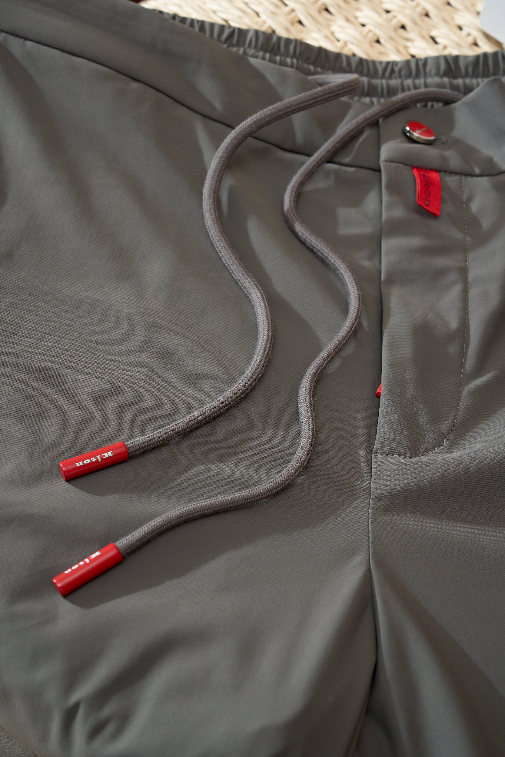 High-Quality Regenerated Polyester Leisure Shorts for Summer Comfort and Style - 图片 3
