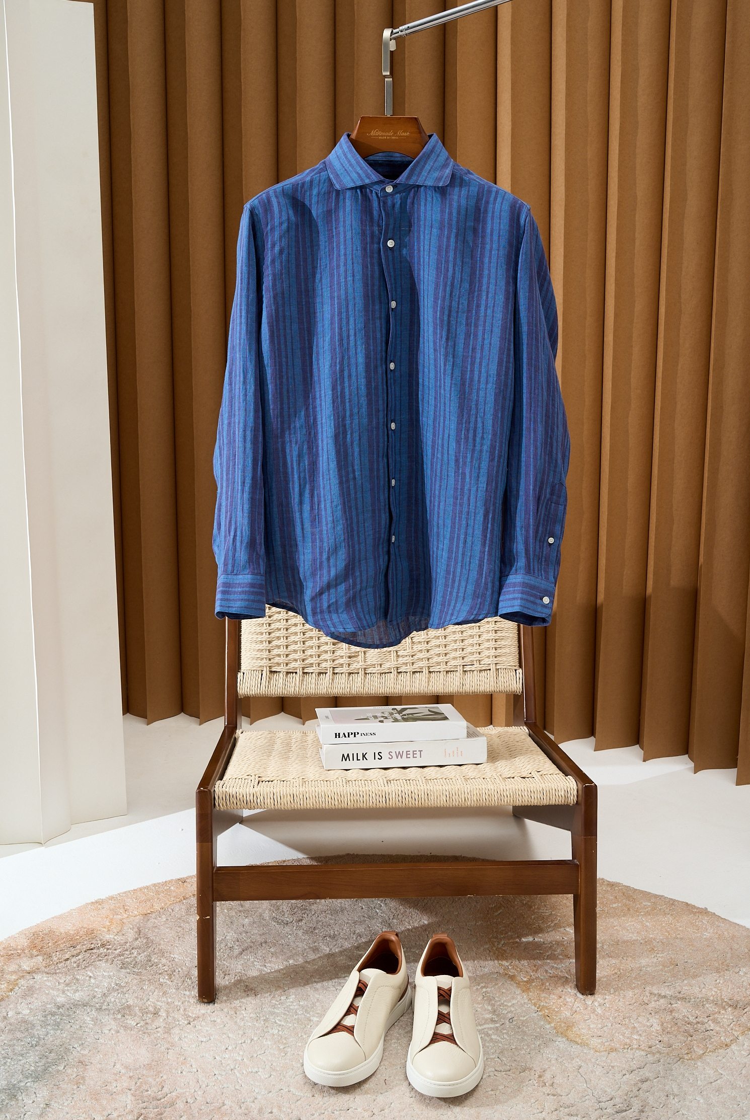 NO:414678,[Natural choice, striped linen shirt - let comfort and style go hand in hand] Color symphony, the collision of personality and art, the selected striped colors are like the elf on the palette!  Light caress of flax, breathable killer in summer - What are you most afraid of in the hot summer?  Of course it is stuffy and sticky!  This shirt is made of top-grade linen fabric, light and breathable, as if the breeze from the mountains gently blows by, enjoying the dryness and comfort of the whole day. Natural linen, ultimate comfort, selected high-quality linen fabrics, excellent breathability, soft and skin-friendly, giving the skin the most gentle care. The unique natural texture of linen allows you to enjoy refreshing and freedom in the hot summer. The unique striped weaving process has natural transitions in color and rich layers. Whether it is the deep and elegant blue-purple tones or the natural rustic green-brown color, it can be easily matched with various styles. Number 39-43,,shirts,alexander wang19860909【自然之选,条纹亚麻衬衫——让舒适与格调同行】色彩交响,个性与艺术的碰撞 , 精选的条纹色彩,如同调色盘上的精灵！ 亚麻轻抚,夏日里的透气杀器 —— 炎炎夏日,你最怕什么？当然是闷热和黏腻！这款衬衫采用顶级亚麻面料,轻薄透气,仿佛山间清风轻轻拂过,享受一整天的干爽与舒适. 天然亚麻,极致舒适精选高品质亚麻面料,透气性绝佳,柔软亲肤,给予肌肤最温柔的呵护.亚麻独特的天然质感,让您在炎炎夏日也能享受清爽与自在. 独特的条纹色织工艺,色彩自然过渡,层次丰富.无论是蓝紫色调的深邃优雅,还是绿棕色系的自然质朴,都能轻松搭配各种风格 码数39-43,,shirts,alexander wang,Men's clothing