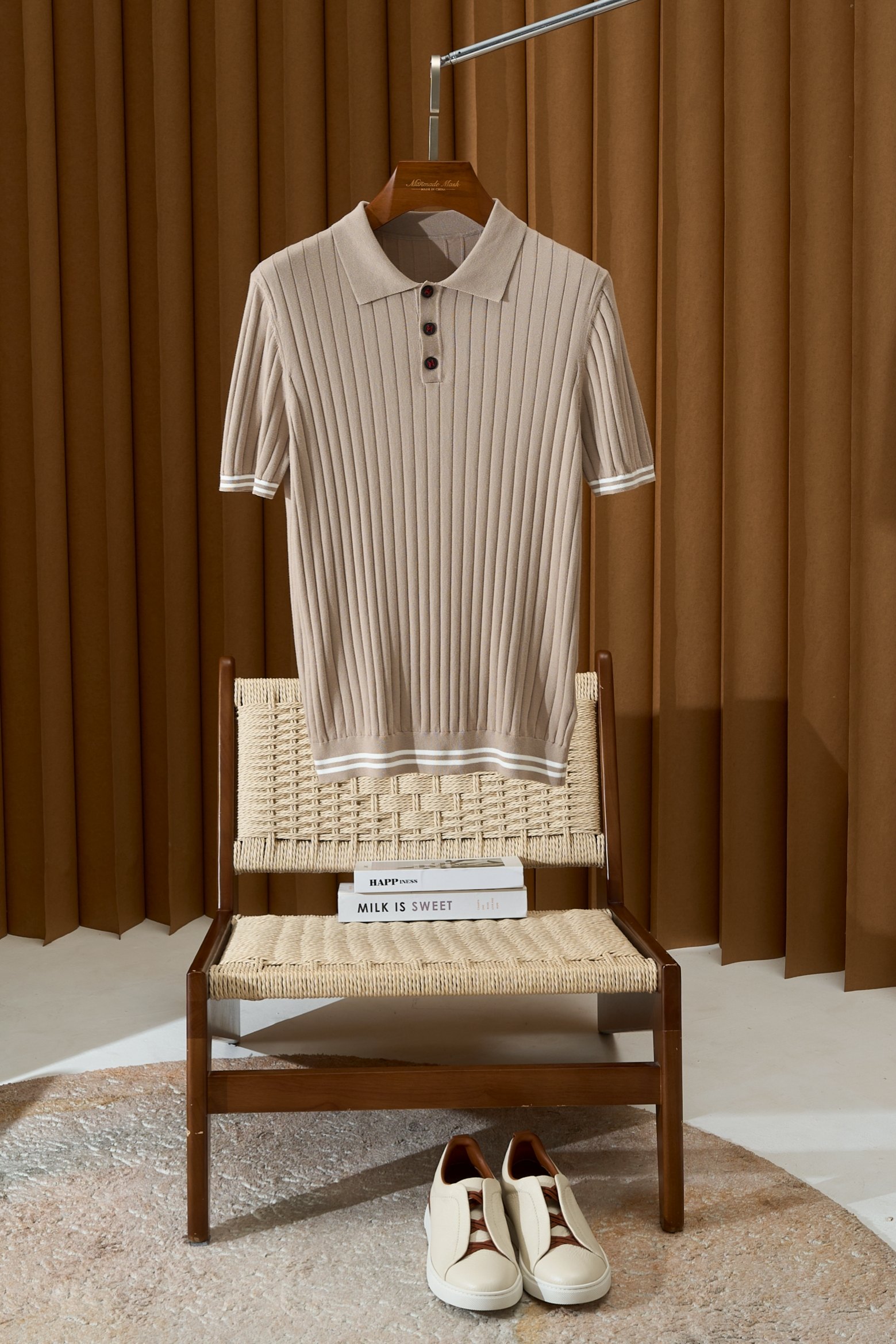 NO:911533,[Touch the soft time of knitted sweaters, KT two-color knitted sweater] Blessed by HY high-quality fabrics, fashion and leisure can be achieved in one step. A knitted sweater with a full sense of design, available in black and khaki. It uses vertical stripe knitting technology, the cuffs are decorated with classic white stripes, and the collar is equipped with three black buttons with red patterns, showing exquisite details.  But the charm of this sweater goes far beyond that. Its high-quality fabric is the real soul. The soft and delicate texture gently wraps the skin like a cloud, bringing an unparalleled comfort experience. It has good breathability, allowing the skin to breathe freely even in busy daily life, saying goodbye to stuffiness and restraint. At the same time, the excellent elasticity gives it an excellent fit.  The texture of the vertical stripes is just like the marks of time, which not only outlines smooth lines, but also inadvertently modifies the body shape and makes the figure more upright. Size M-3XL,,19860909【轻触针织衫的柔软时光 ,KT双色针织衫】HY优质面料加持,时尚休闲一步到位. 一款设计感十足的针织衫,有黑色与卡其色双色可选.其采用竖条纹针织工艺,袖口饰以经典白条纹,衣领处搭配三颗带有红色图案的黑色纽扣,细节之处尽显精致. 但这款针织衫的魅力远不止于此,其优质面料才是真正的灵魂所在.柔软细腻的质感如云朵般轻柔包裹肌肤,带来无与伦比的舒适体验.它具备良好的透气性,即使在忙碌的日常中,也能让肌肤自由呼吸,告别闷热与束缚.同时,出色的弹性赋予了它极佳的贴合度. 竖条纹的纹理,恰似时光的刻痕,不仅勾勒出流畅的线条,更在不经意间修饰身形,更显挺拔身姿. 码数M-3XL,,,Men's clothing