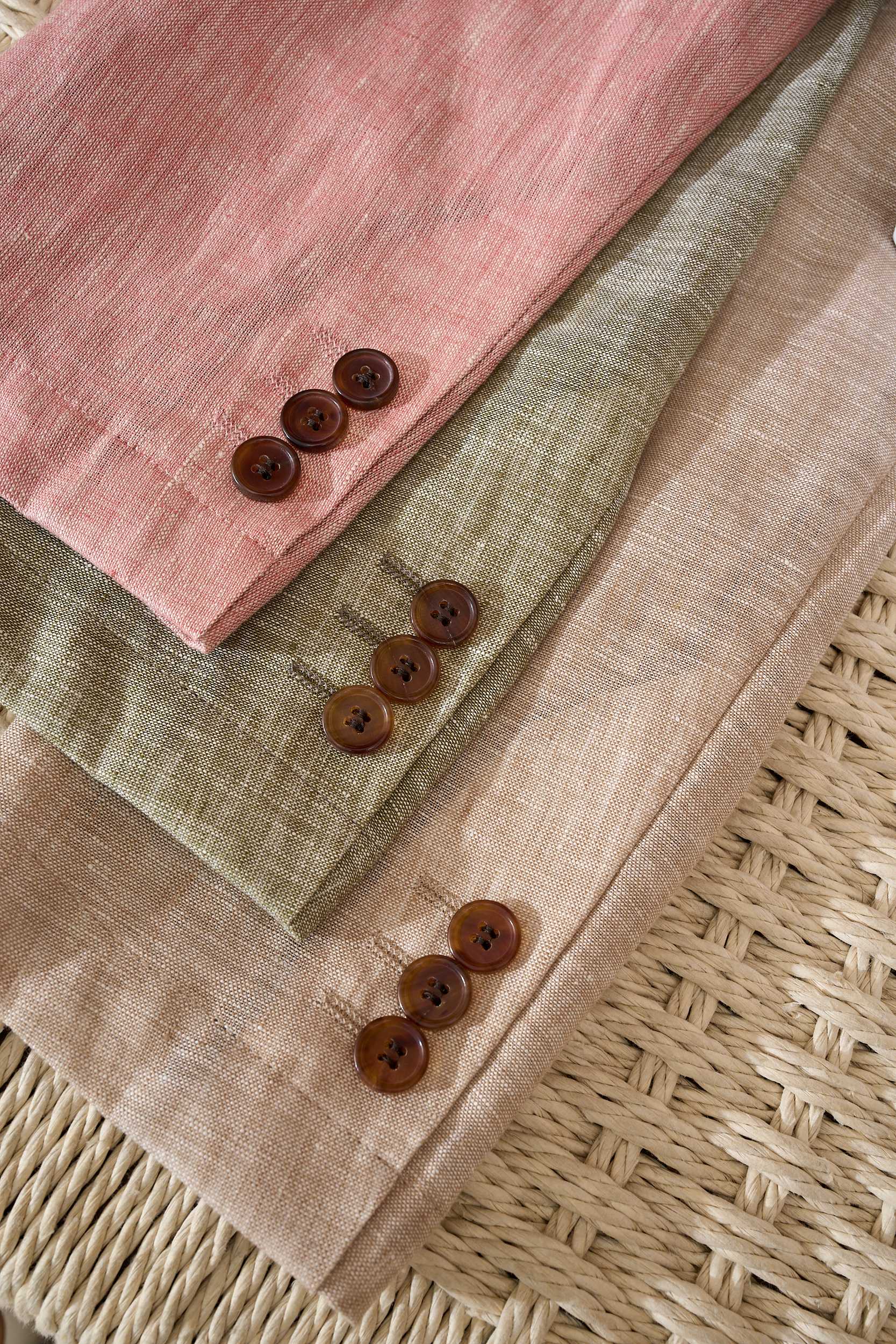 【“麻王”之称顶奢solbiati30支138克进口亚麻面料复古老钱风款式平驳领两粒扣斜插衬单西装】顶奢