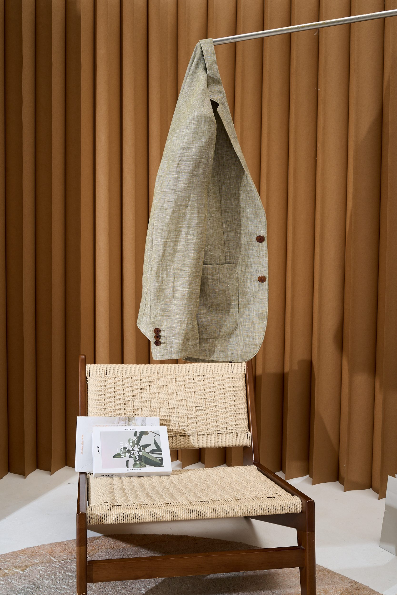 【“麻王”之称顶奢solbiati30支138克进口亚麻面料复古老钱风款式平驳领两粒扣斜插衬单西装】顶奢