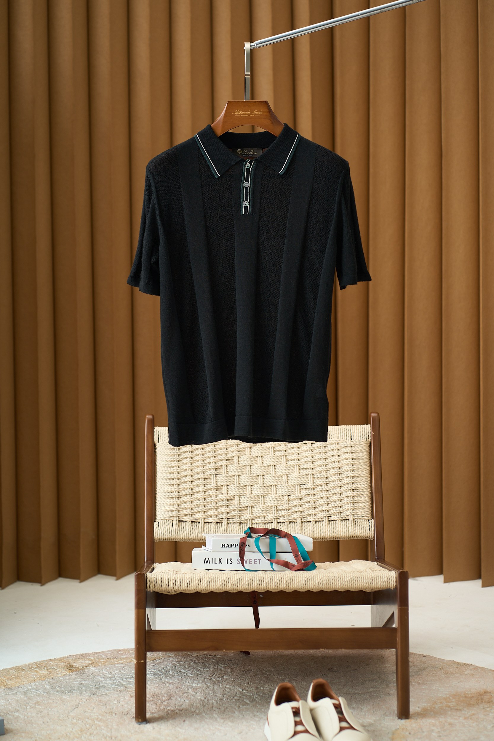 【精选羊毛面料，极致触感，诺悠翩雅经典PoLo衫】在男士衣橱中，总有那么几件单品，它们不仅代表着永恒的经