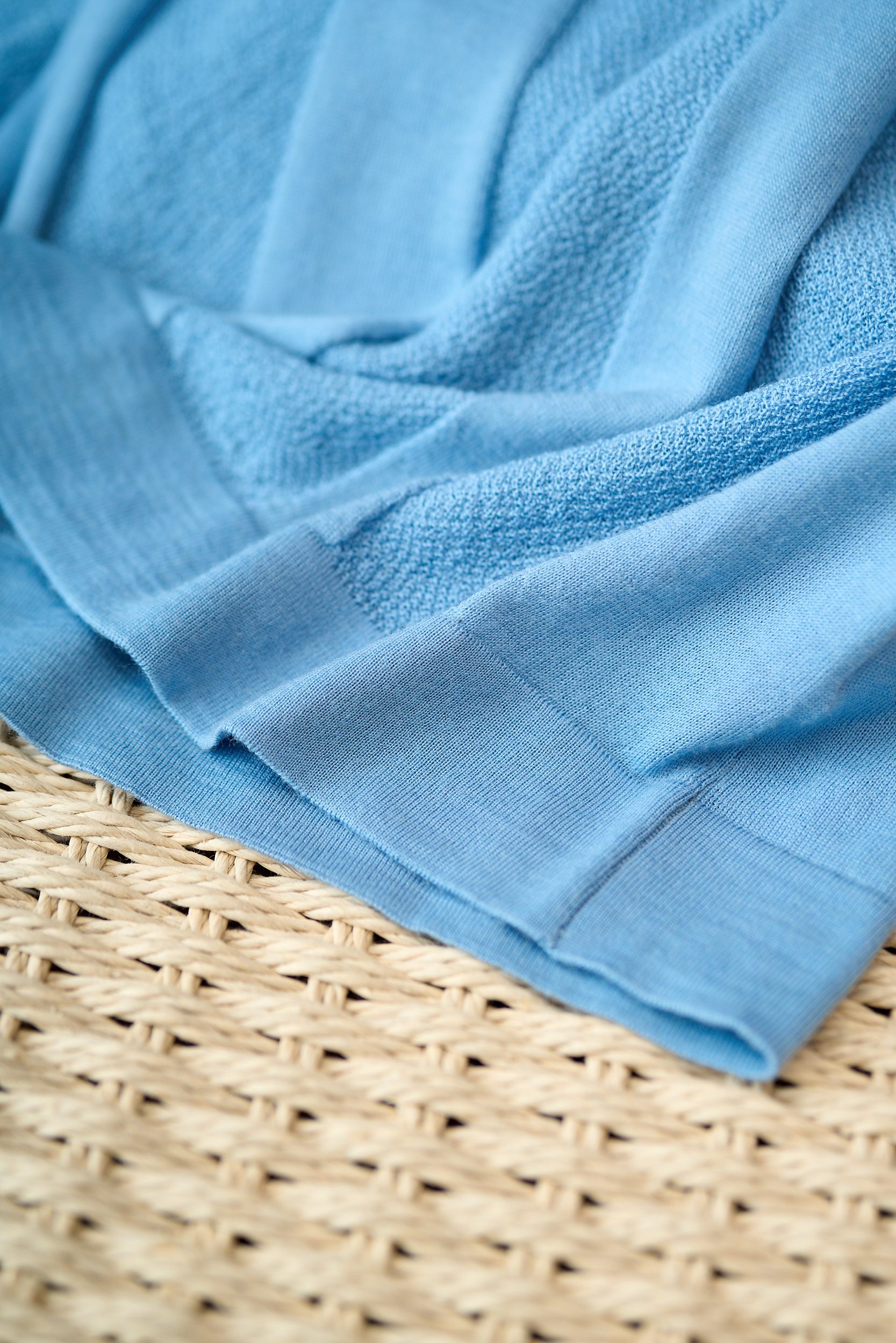 【精选羊毛面料，极致触感，诺悠翩雅经典PoLo衫】在男士衣橱中，总有那么几件单品，它们不仅代表着永恒的经