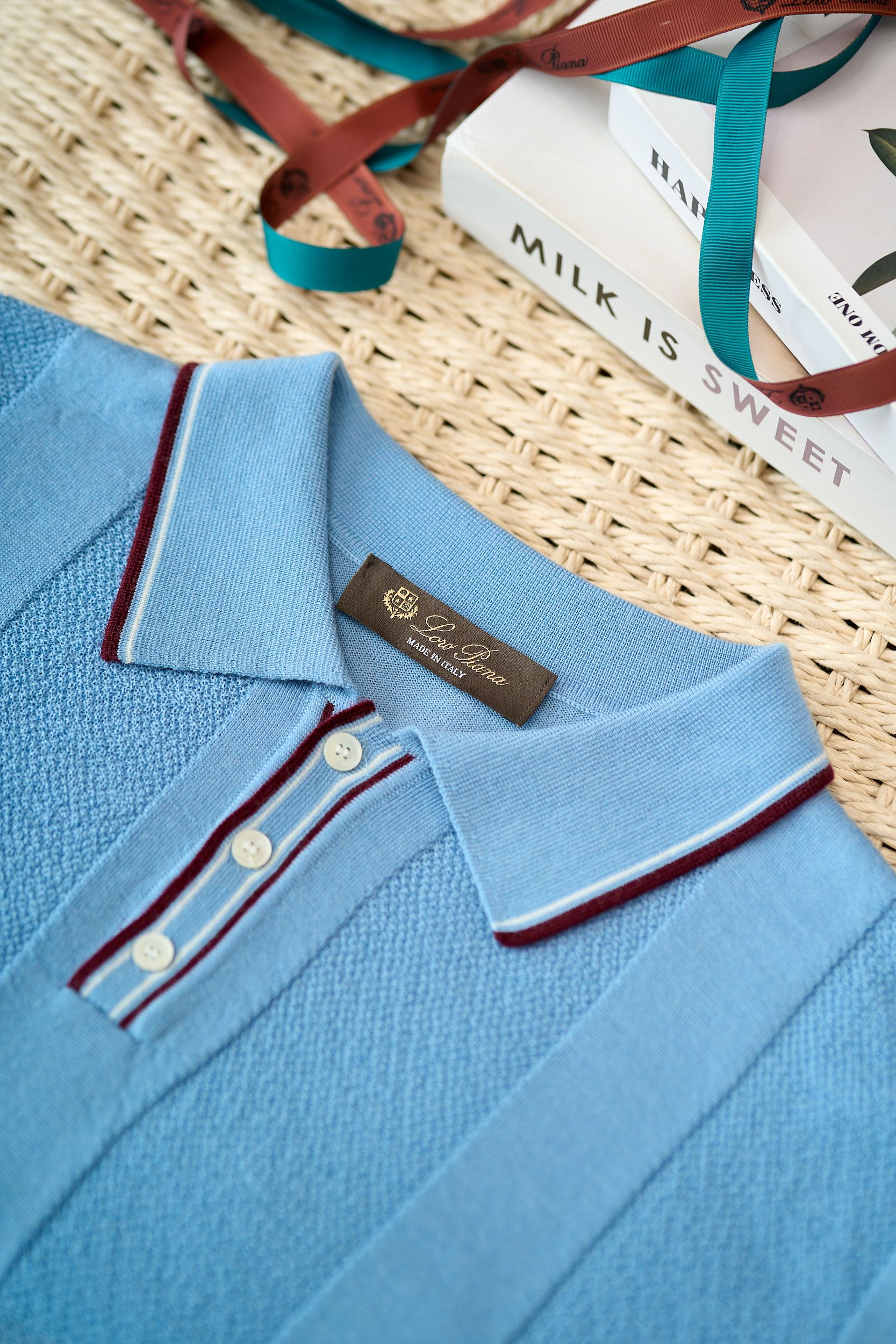 【精选羊毛面料，极致触感，诺悠翩雅经典PoLo衫】在男士衣橱中，总有那么几件单品，它们不仅代表着永恒的经