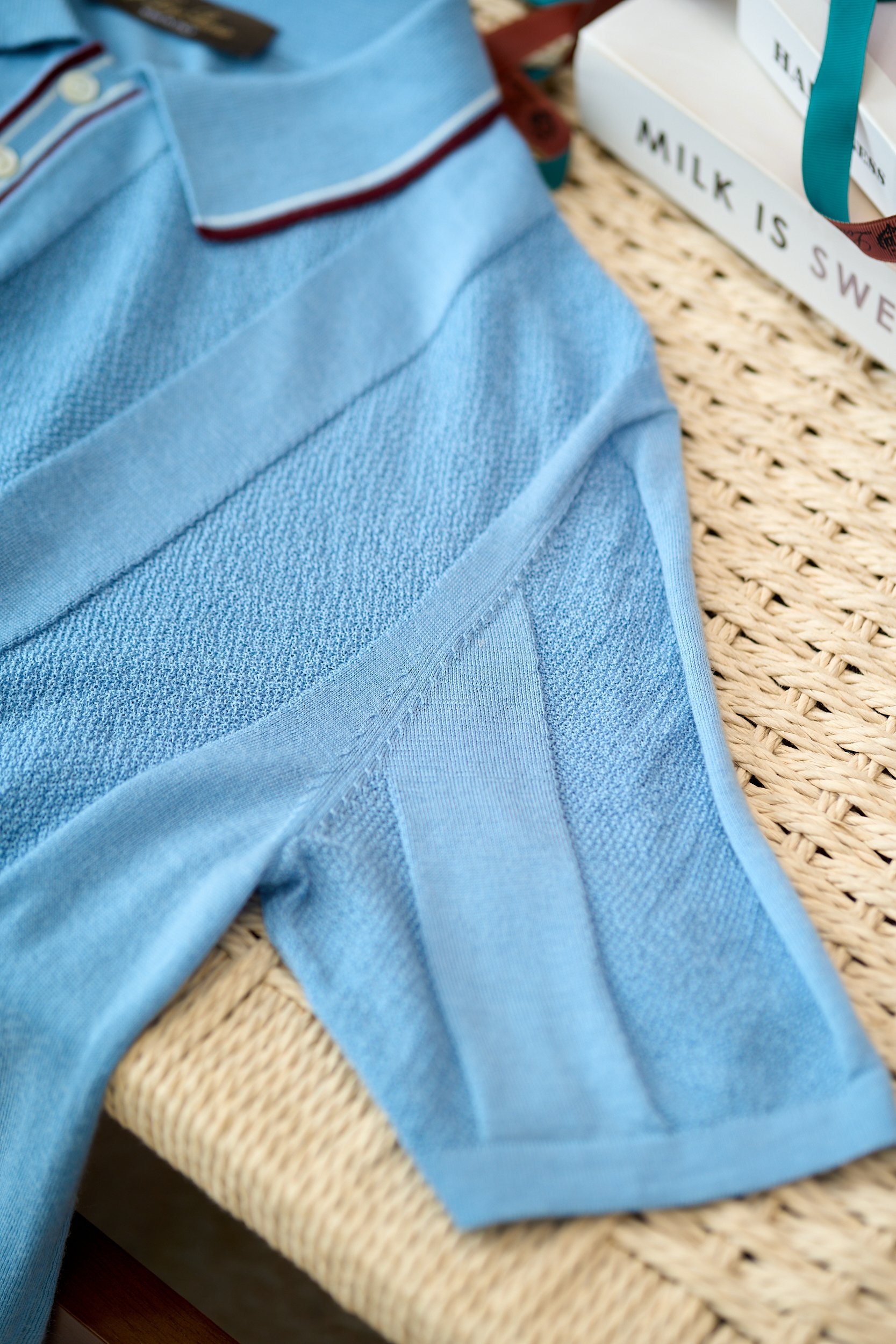 【精选羊毛面料，极致触感，诺悠翩雅经典PoLo衫】在男士衣橱中，总有那么几件单品，它们不仅代表着永恒的经