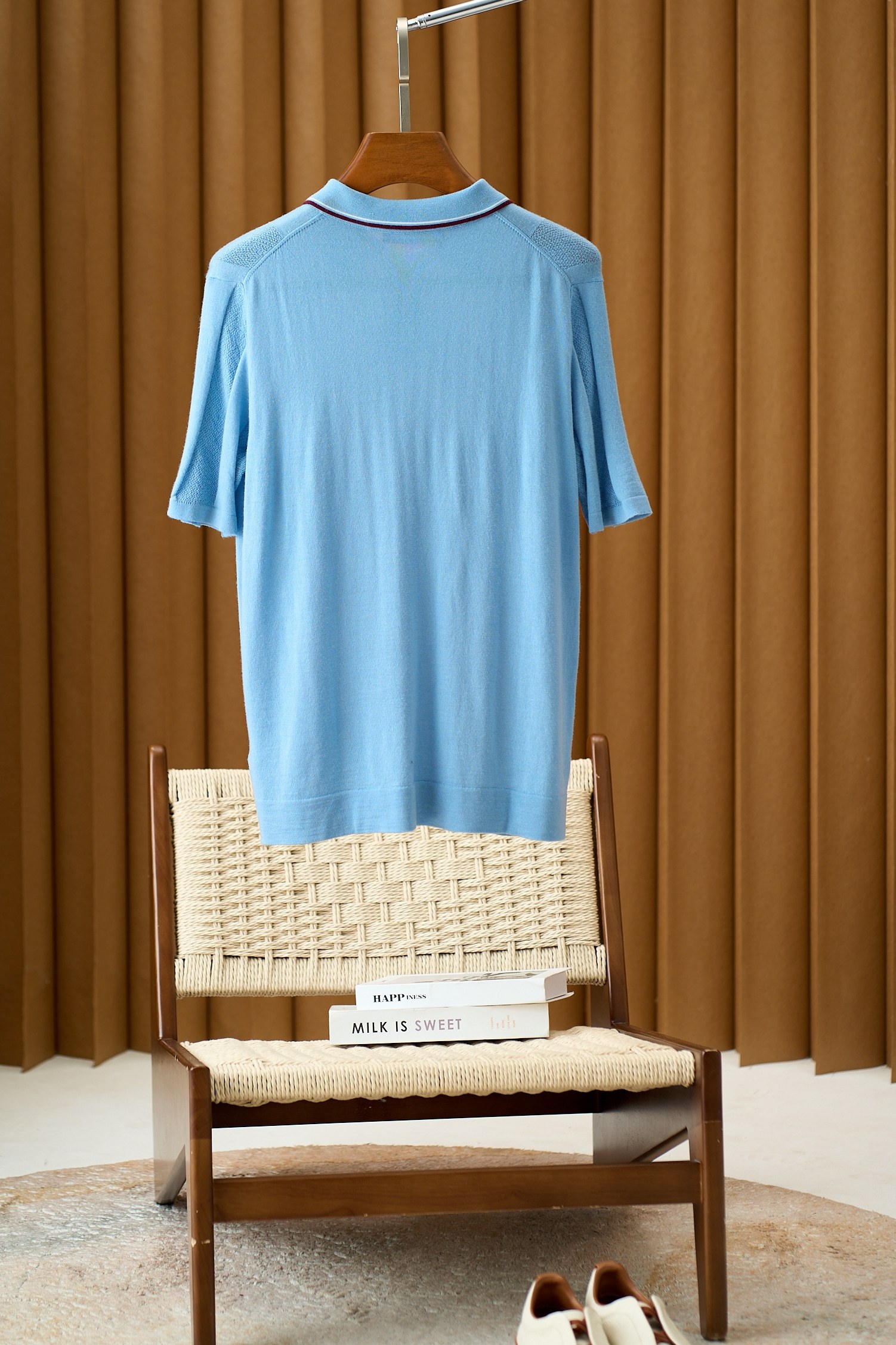 【精选羊毛面料，极致触感，诺悠翩雅经典PoLo衫】在男士衣橱中，总有那么几件单品，它们不仅代表着永恒的经