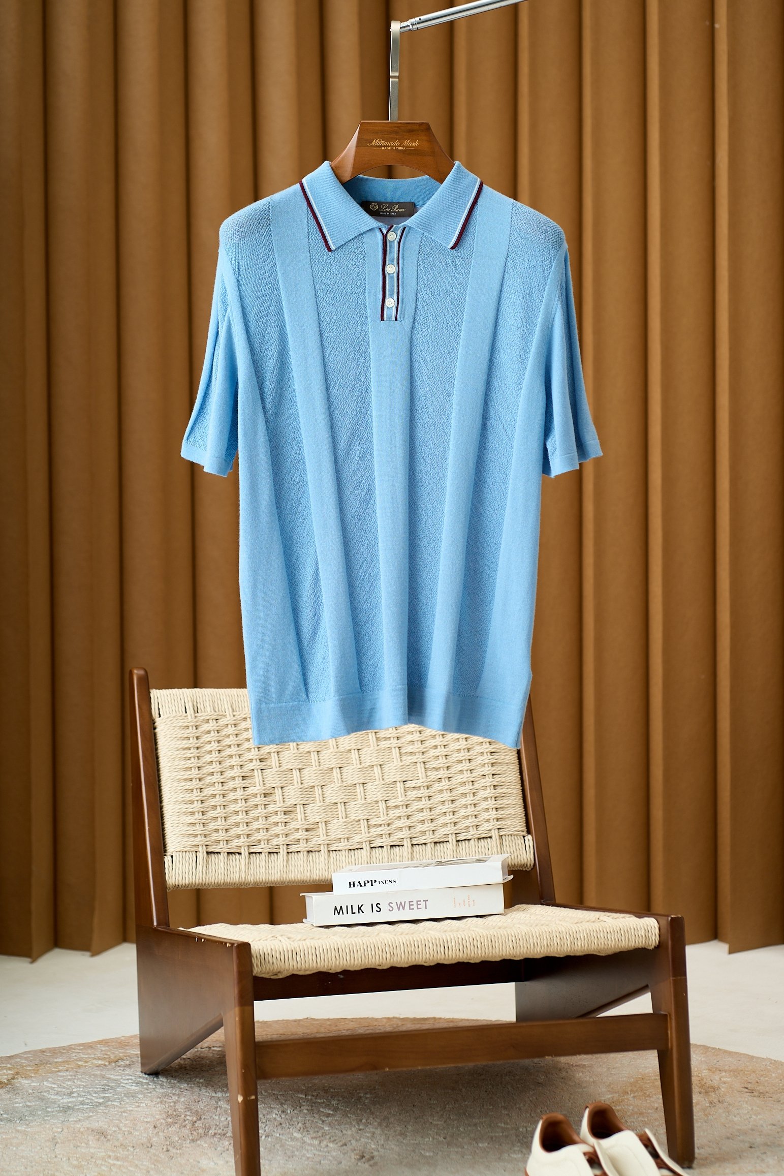 【精选羊毛面料，极致触感，诺悠翩雅经典PoLo衫】在男士衣橱中，总有那么几件单品，它们不仅代表着永恒的经