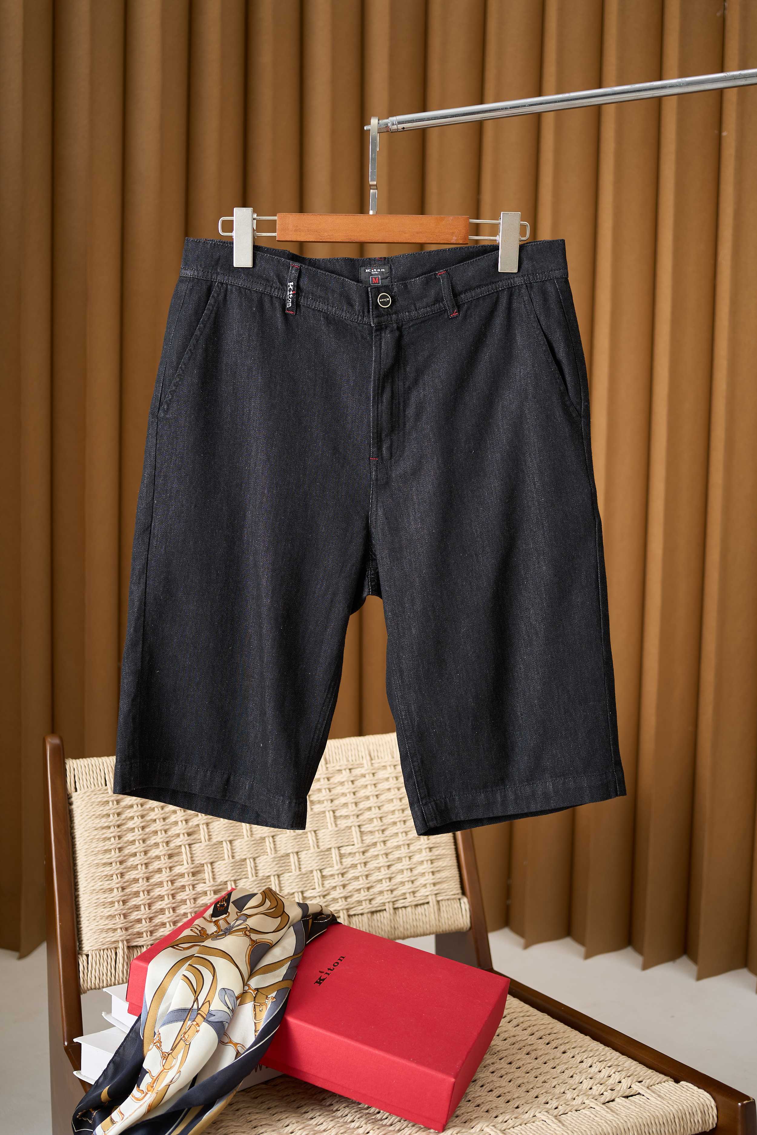 Kiton Pantalones Cortos Vaqueros Clásicos - Elegancia Casual Italiana